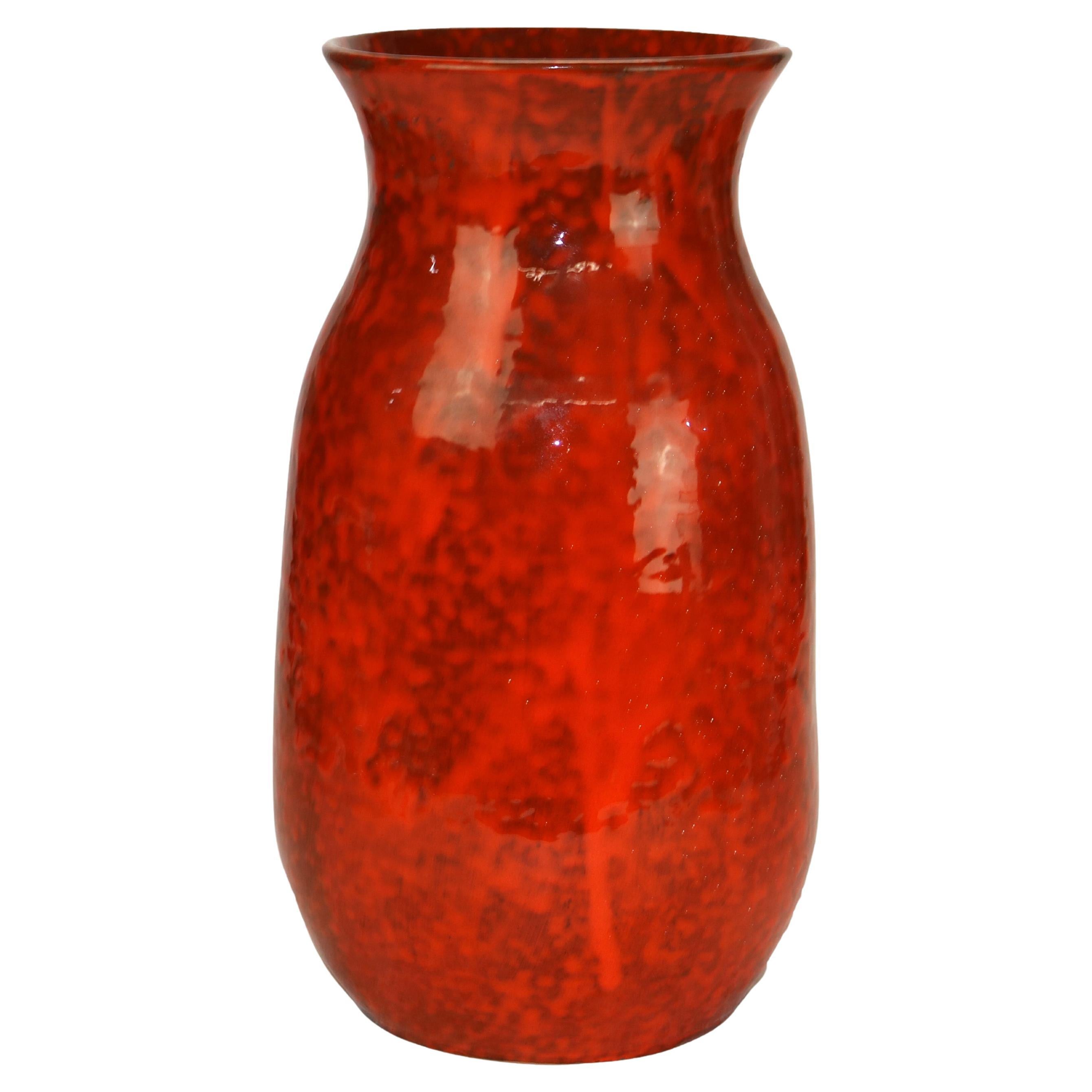 Antiguo jarrón alto de cerámica italiana Arts & Crafts con esmalte naranja moteado c1920