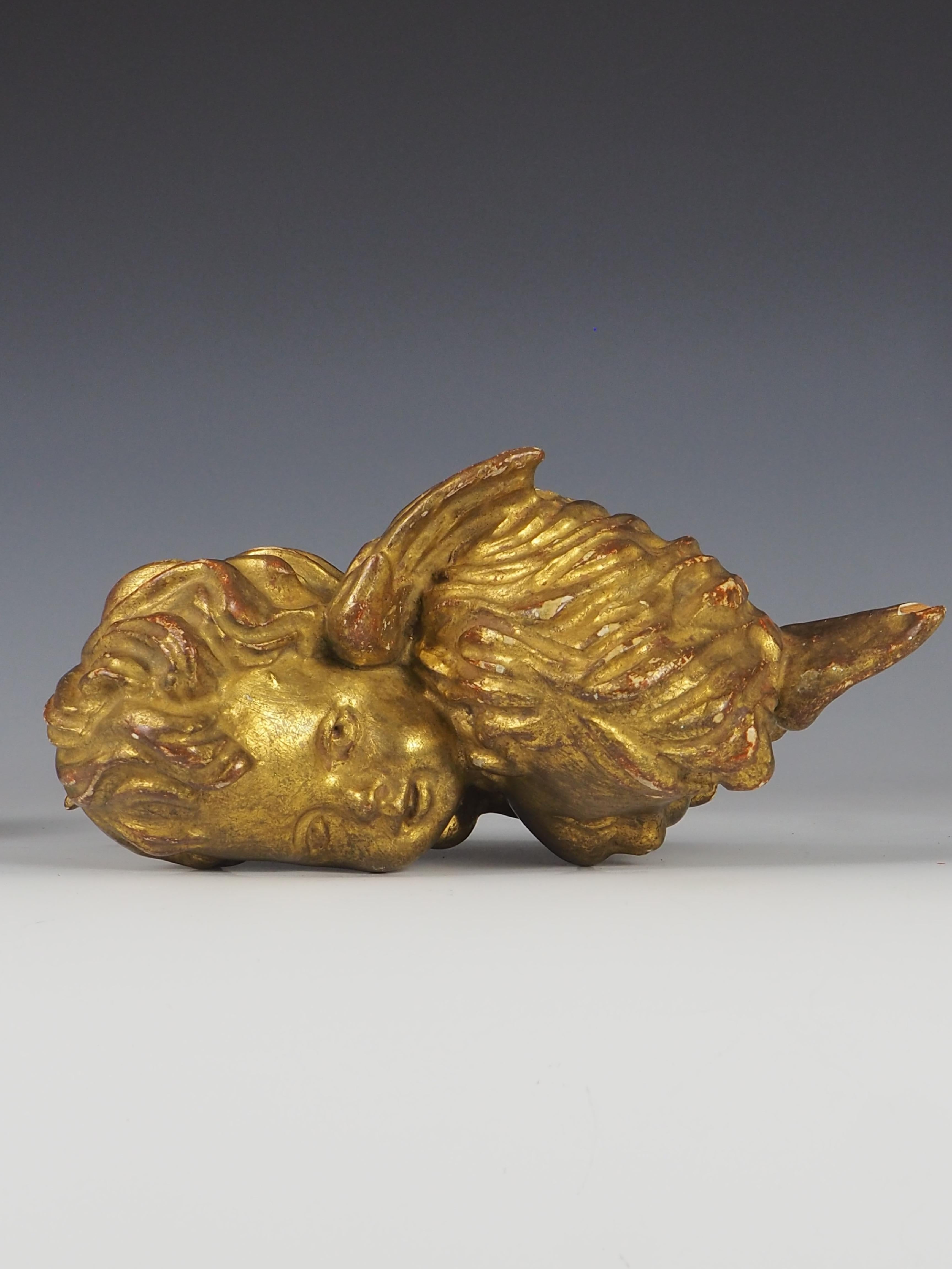 Antique Italian Baroque Carved Giltwood Twin Cherub / Putti (19th Century) For Sale 11