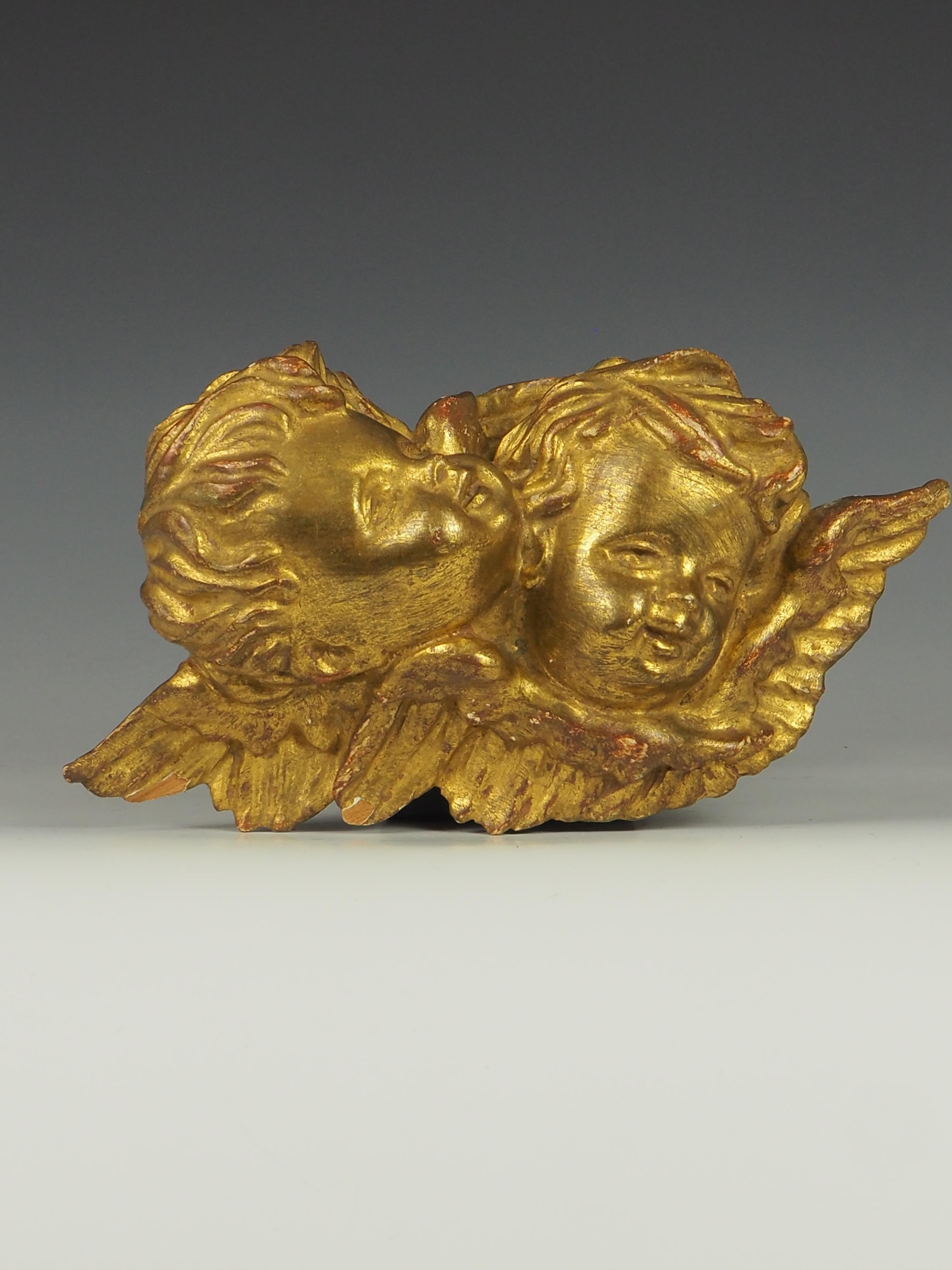 Antique Italian Baroque Carved Giltwood Twin Cherub / Putti (19th Century) For Sale 1