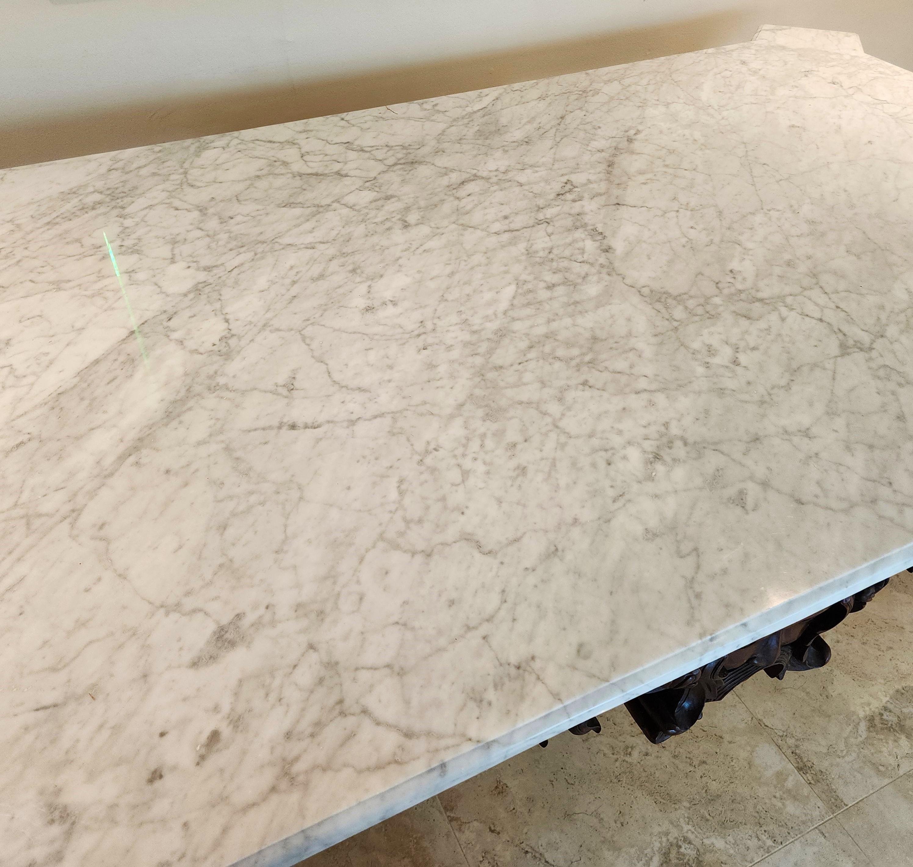 Ancienne table d'entrée de salle à manger baroque italienne en acajou  & Marbre en vente 4