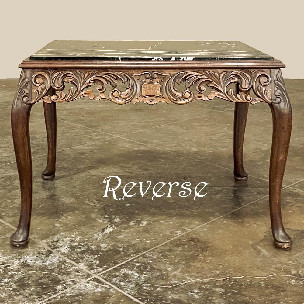 Néo-baroque Table basse baroque italienne ancienne en bois fruitier avec plateau en marbre en vente
