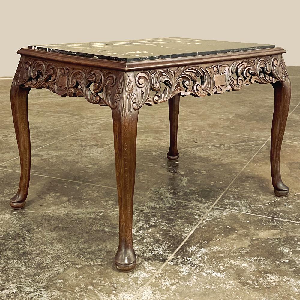Fait main Table basse baroque italienne ancienne en bois fruitier avec plateau en marbre en vente