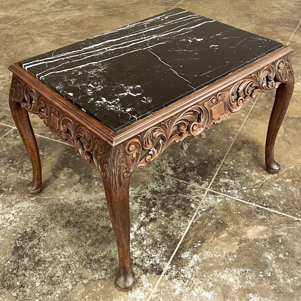 20ième siècle Table basse baroque italienne ancienne en bois fruitier avec plateau en marbre en vente