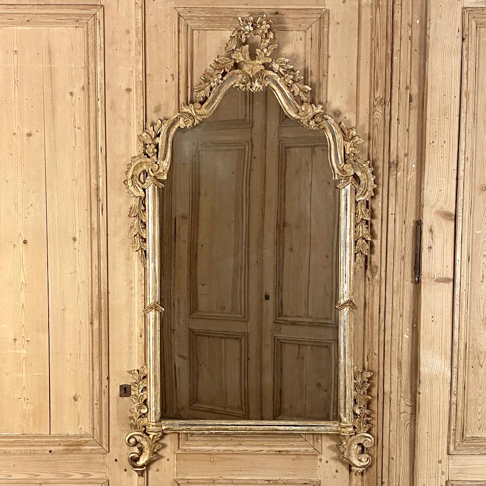 Antique Italian Baroque Giltwood Mirror In Good Condition For Sale In Dallas, TX