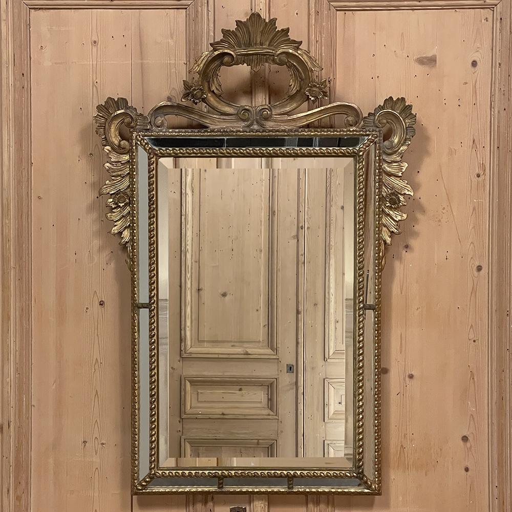 Sculpté à la main Miroir baroque italien ancien en bois doré en vente