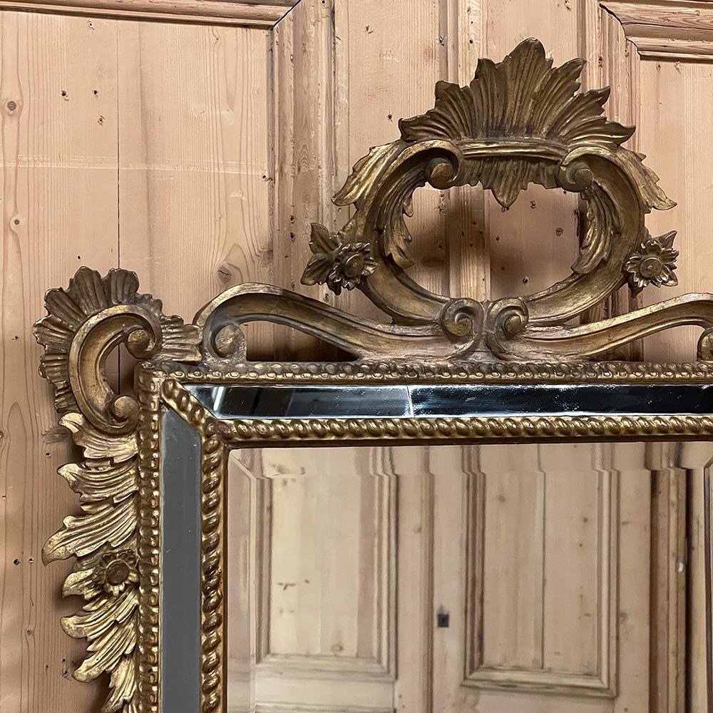 Miroir baroque italien ancien en bois doré Bon état - En vente à Dallas, TX