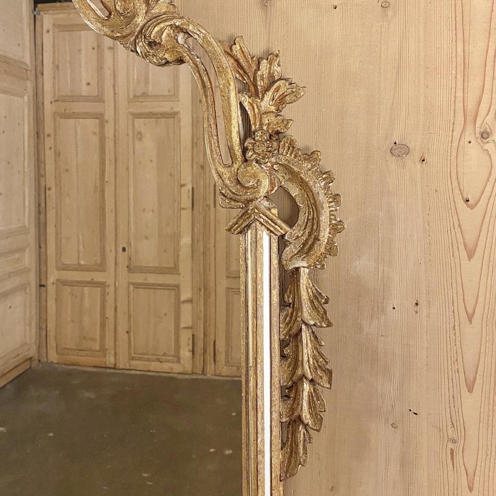 Antiker italienischer Barockspiegel aus vergoldetem Holz im Angebot 2