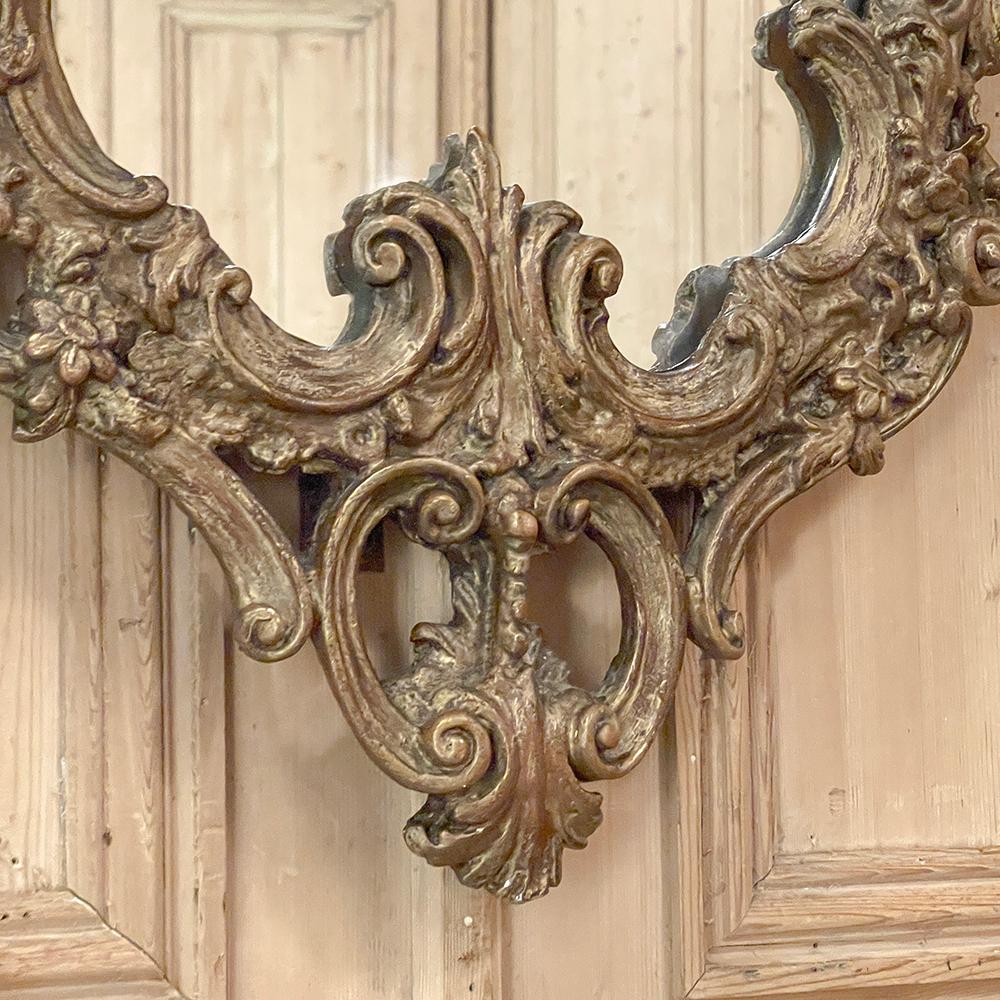 Miroir mural baroque italien ancien en bois doré en vente 4