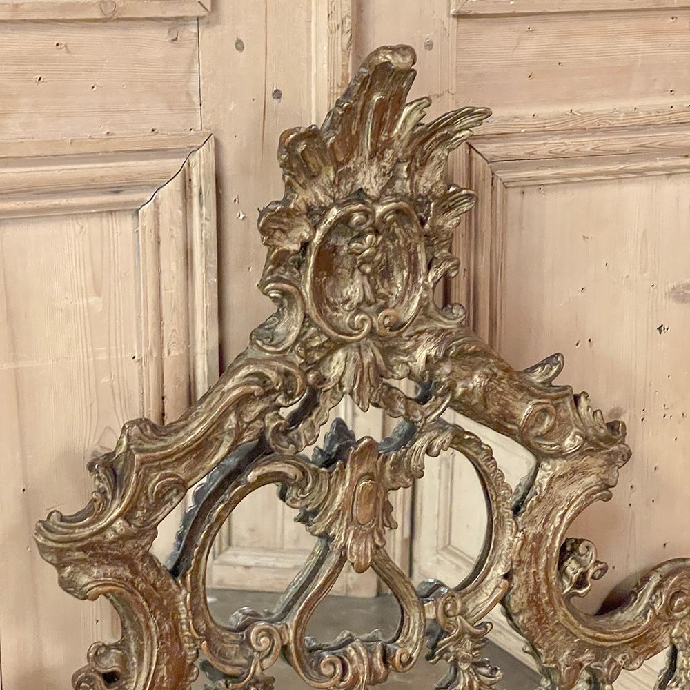 Miroir mural baroque italien ancien en bois doré en vente 5