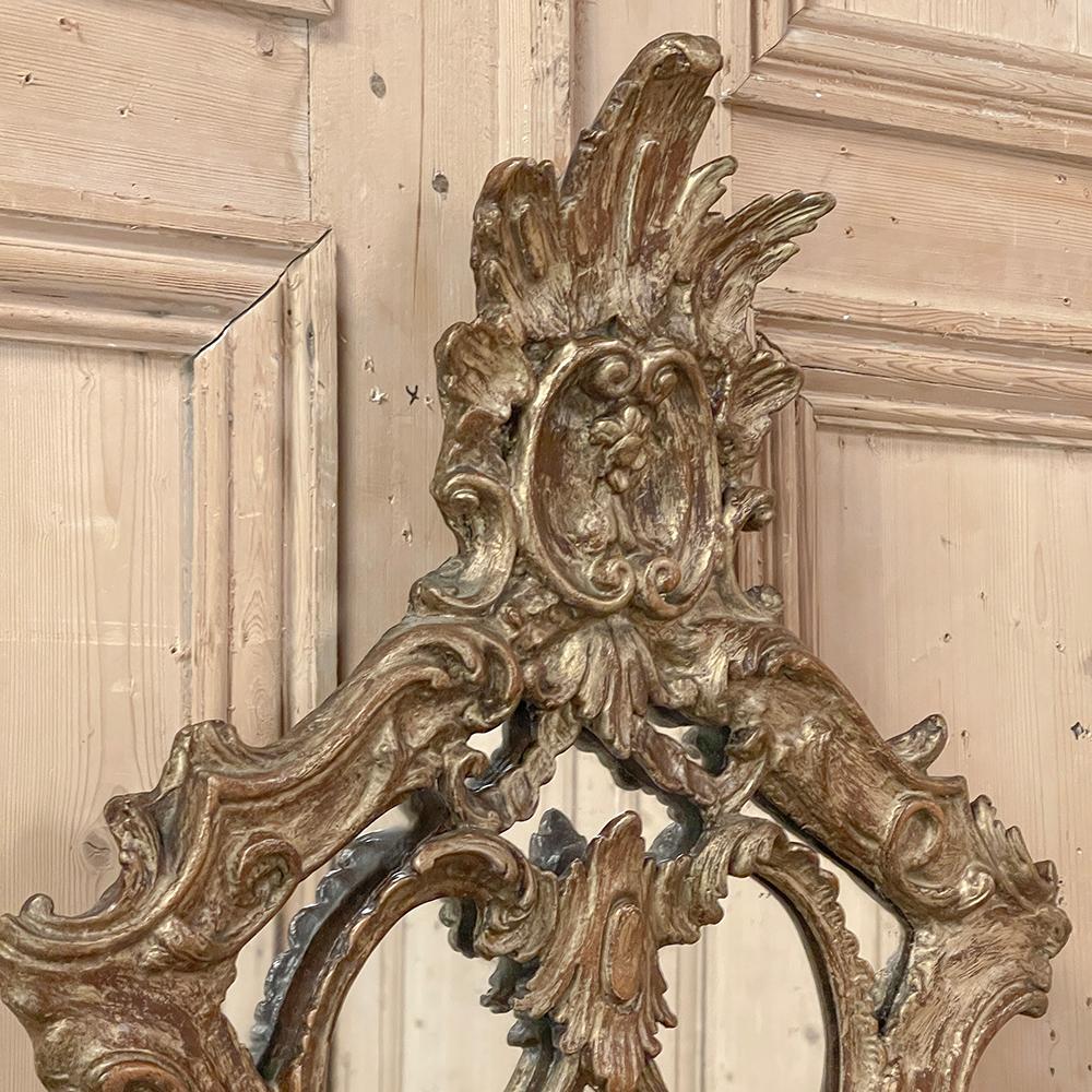 20ième siècle Miroir mural baroque italien ancien en bois doré en vente