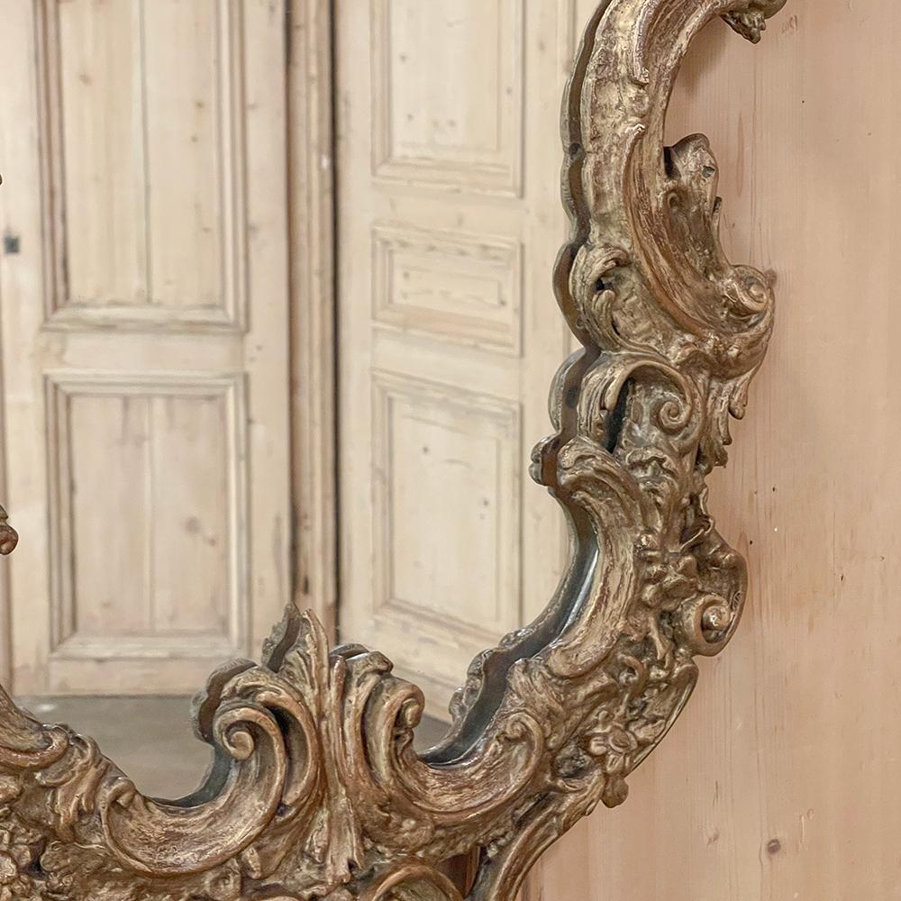 Antiker italienischer Barock-Wandspiegel aus vergoldetem Holz im Angebot 2