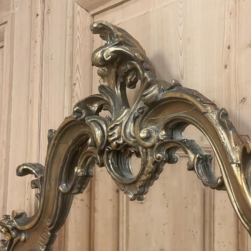 Miroir baroque italien ancien en bois doré patiné en vente 3