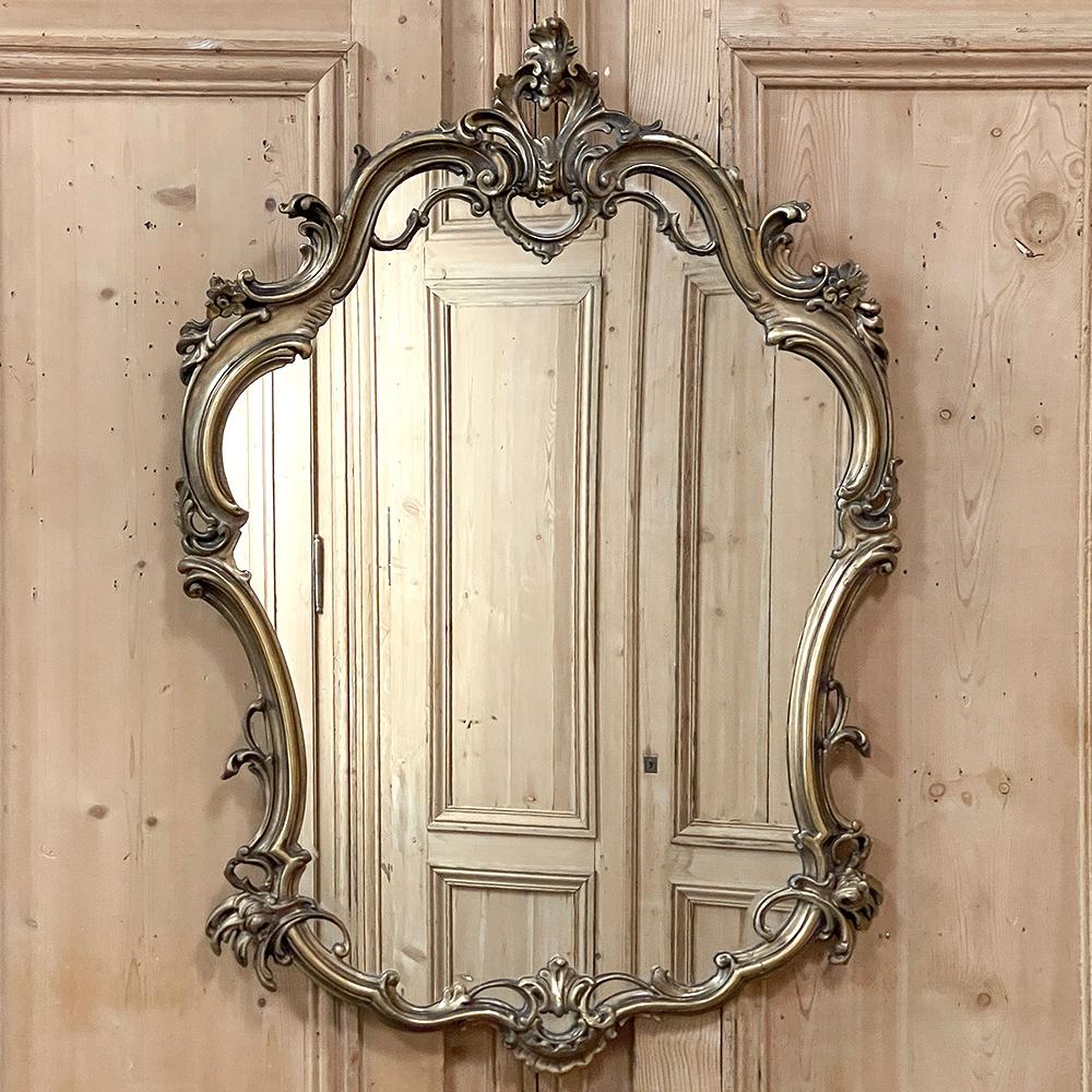 Antique Italian Baroque Patinaed Giltwood Mirror In Good Condition For Sale In Dallas, TX