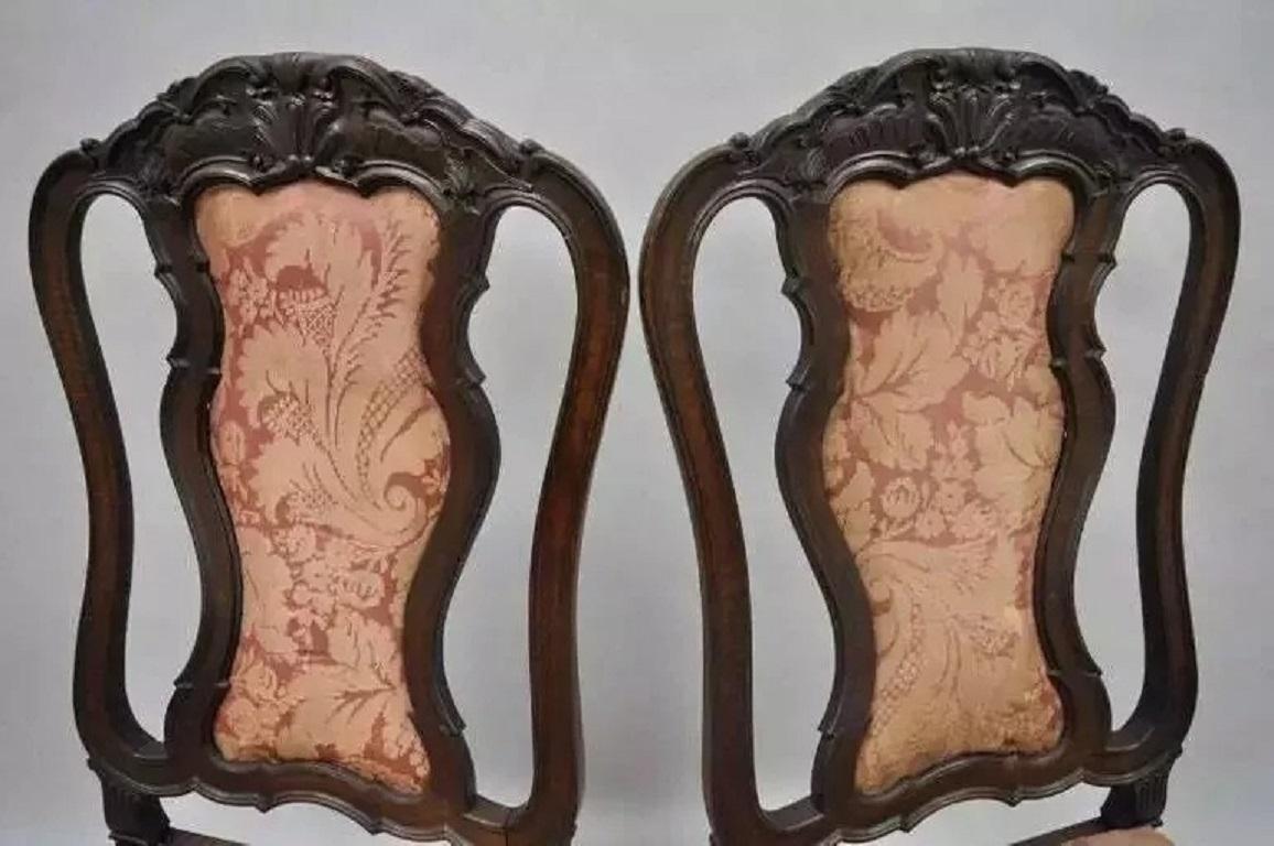 Antike italienische Esszimmerstühle aus geschnitztem Nussbaumholz im Barockstil im Barockstil - 6er-Set (Unbekannt) im Angebot