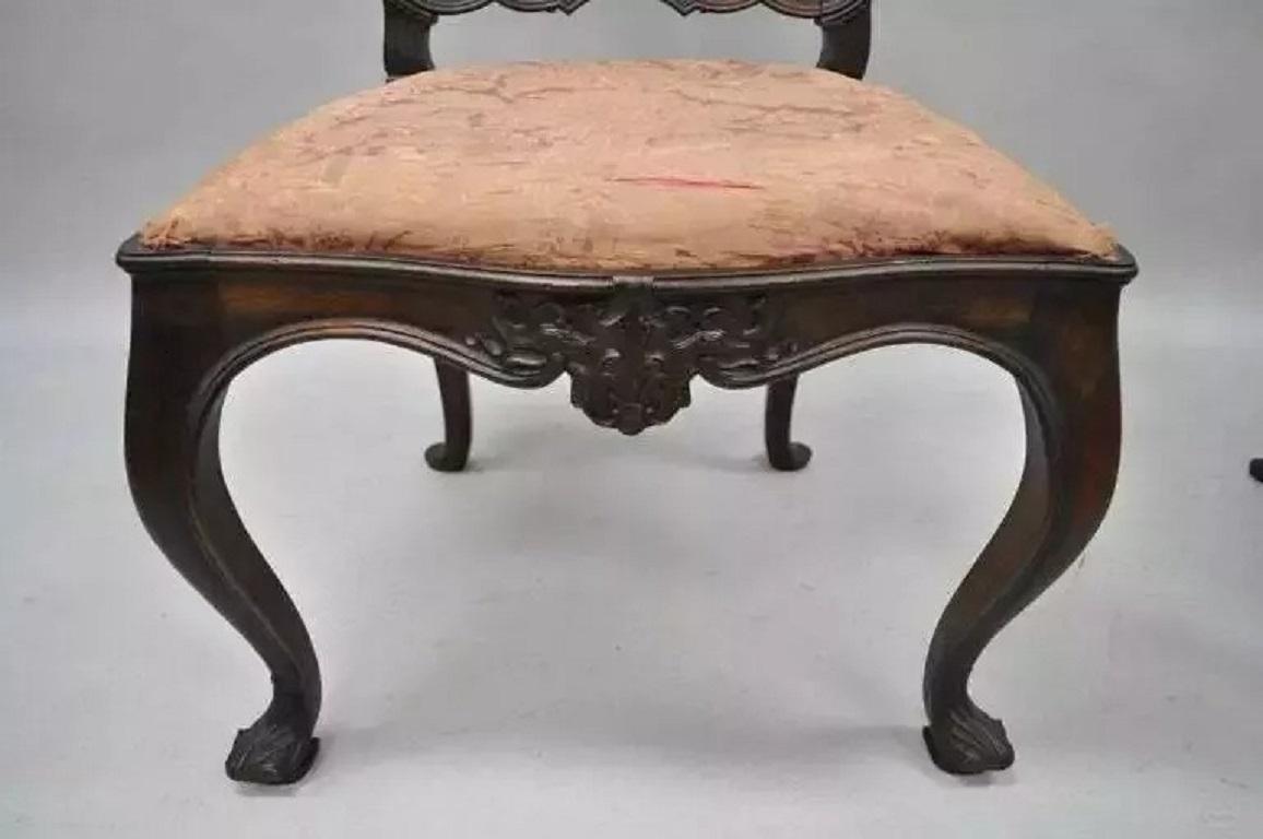 Antike italienische Esszimmerstühle aus geschnitztem Nussbaumholz im Barockstil im Barockstil - 6er-Set (20. Jahrhundert) im Angebot