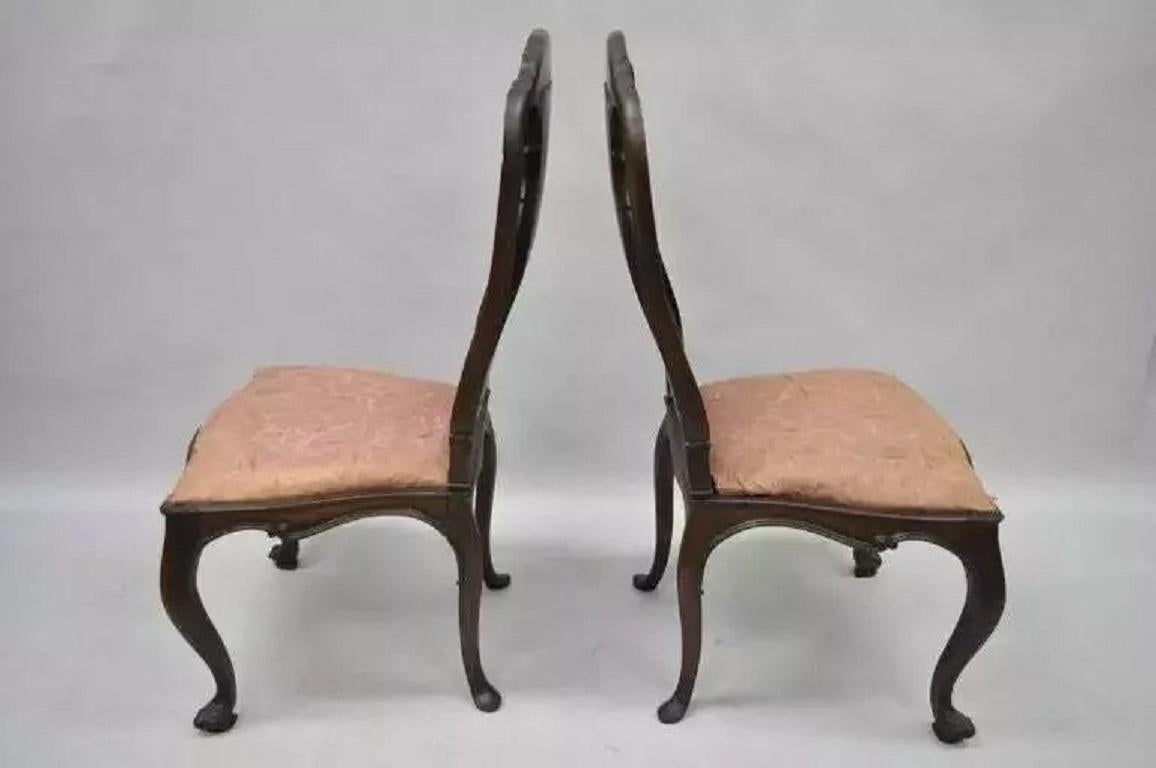 Antike italienische Esszimmerstühle aus geschnitztem Nussbaumholz im Barockstil im Barockstil - 6er-Set im Angebot 3