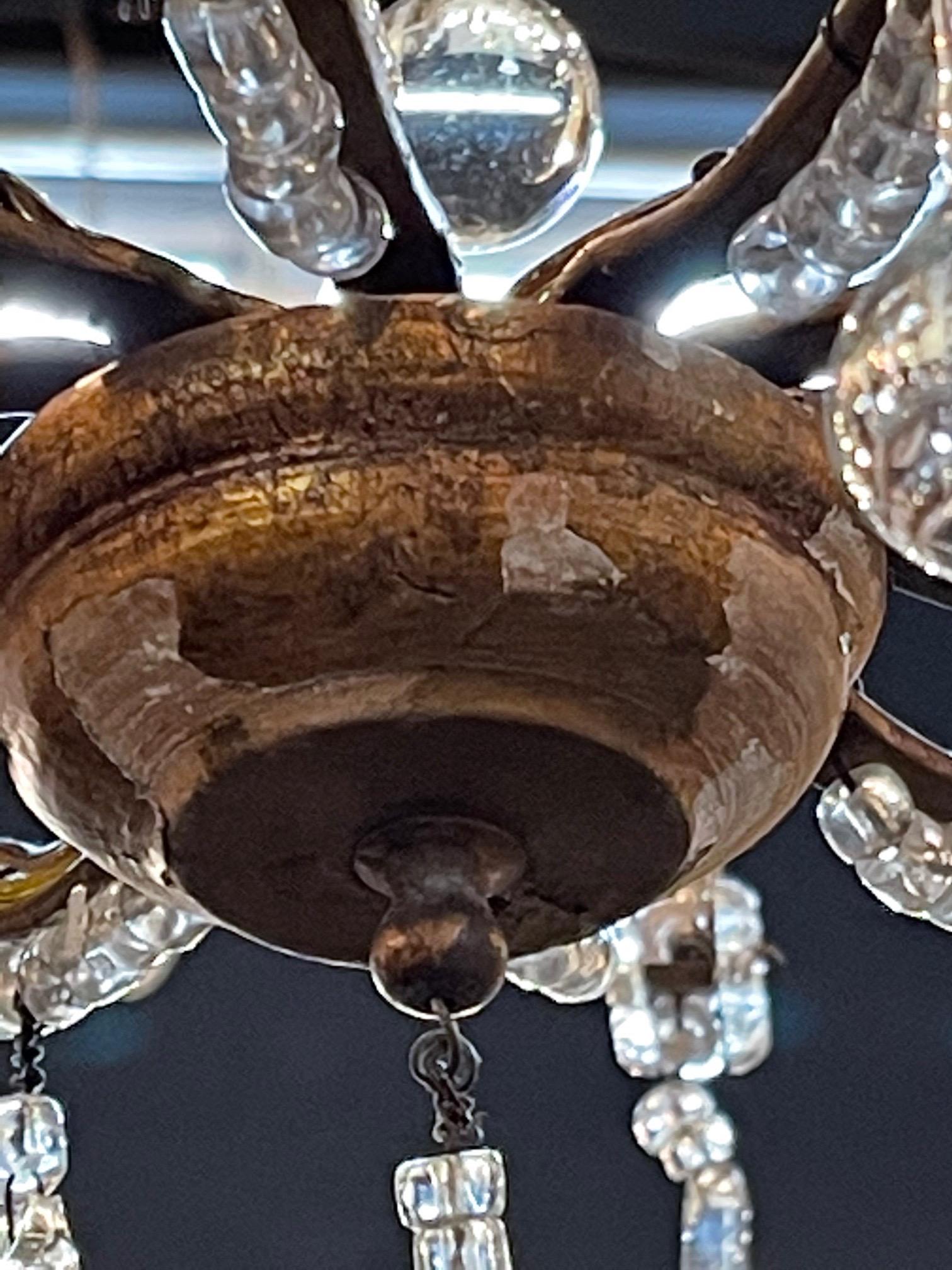 Antike italienische 6-Licht-Kronleuchter aus Perlenkristall (Italienisch) im Angebot