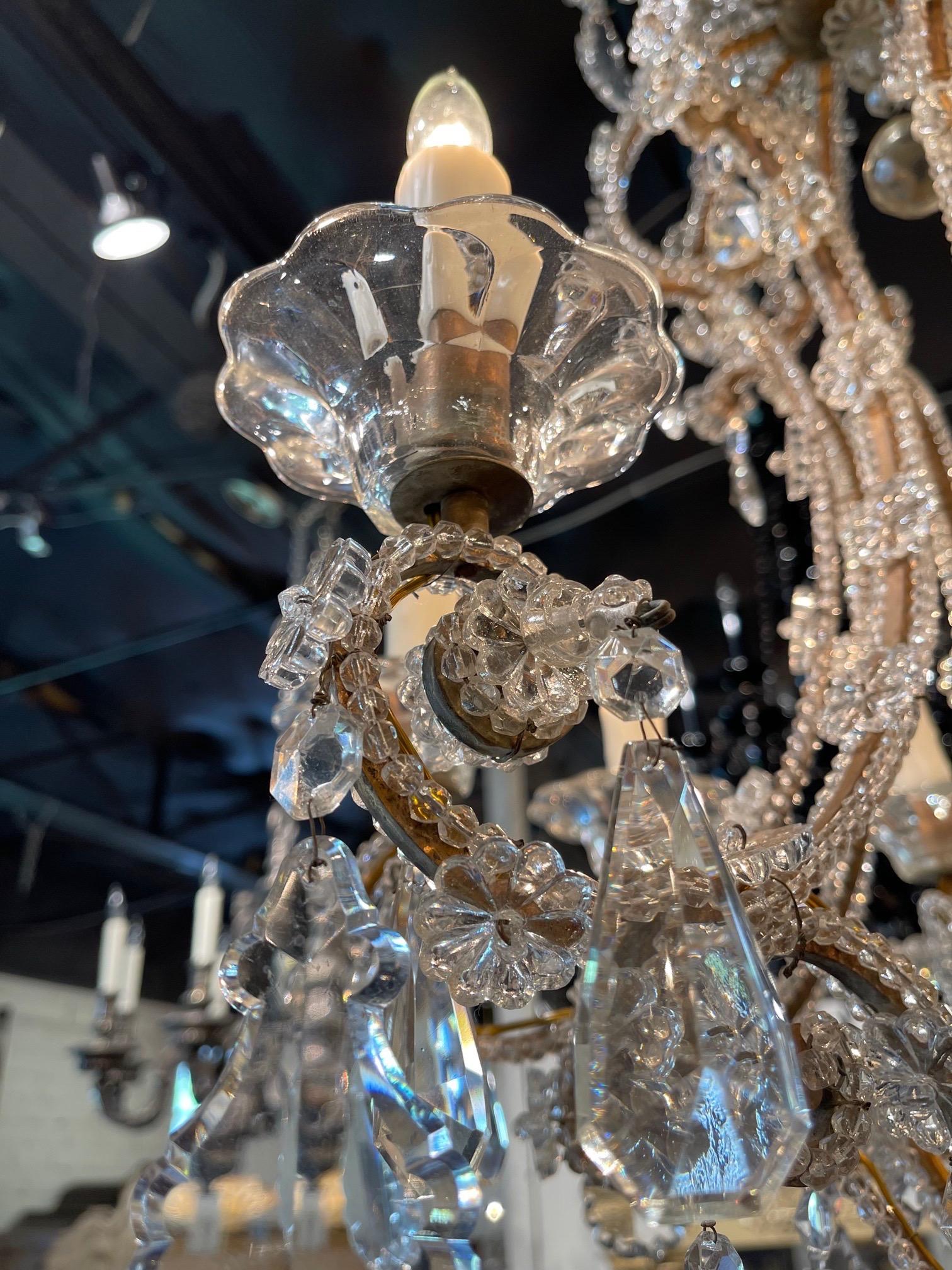 Métal Lustre italien ancien en cristal perlé à 6 lumières en vente
