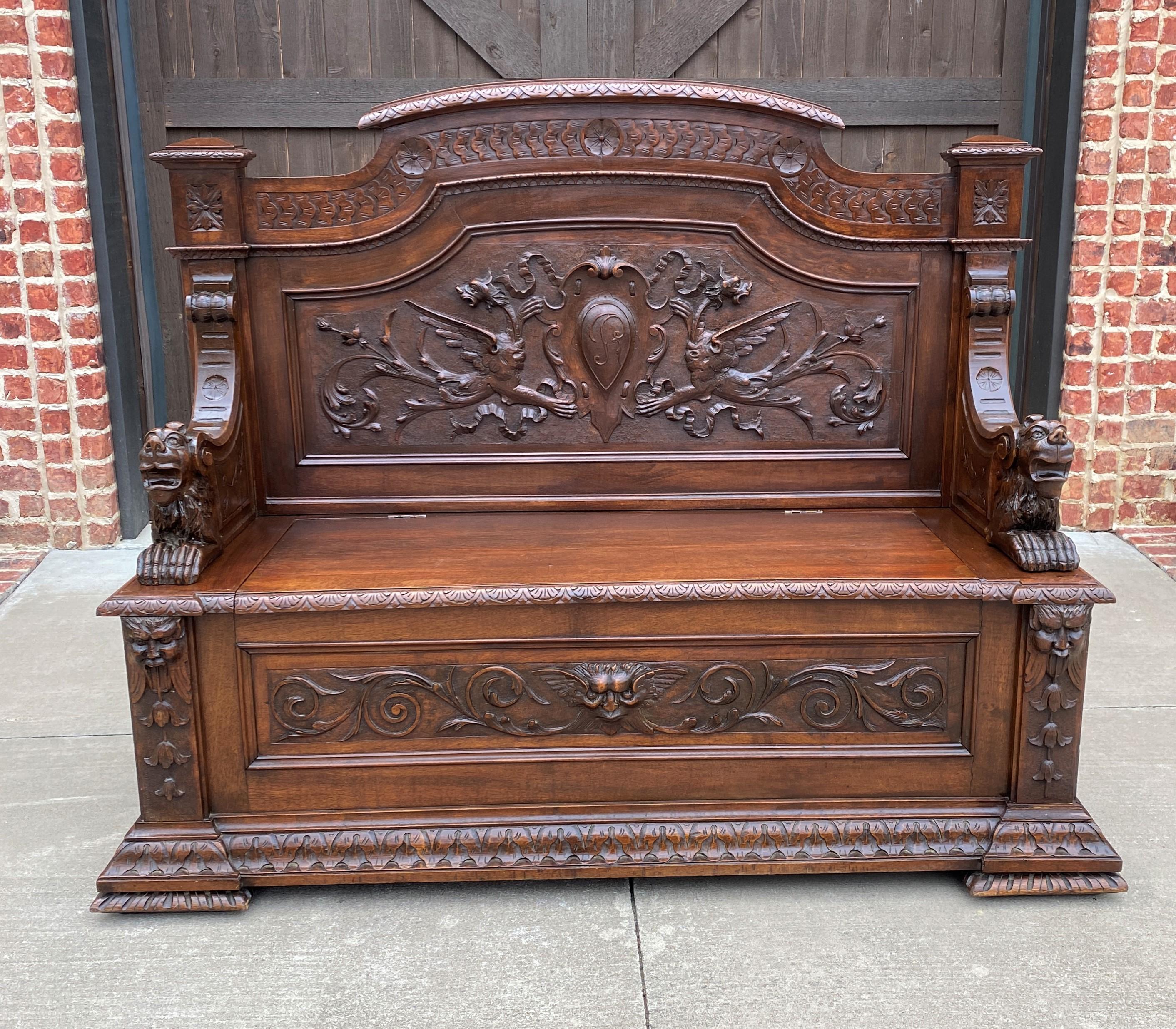Beautiful carved oak Antique Italian Renaissance revival bench or settee with lift top seat~~c. 1880s

Highly carved~~these benches are always in high demand

Versatile piece with so many functions~~use as a traditional entry or hall bench,
