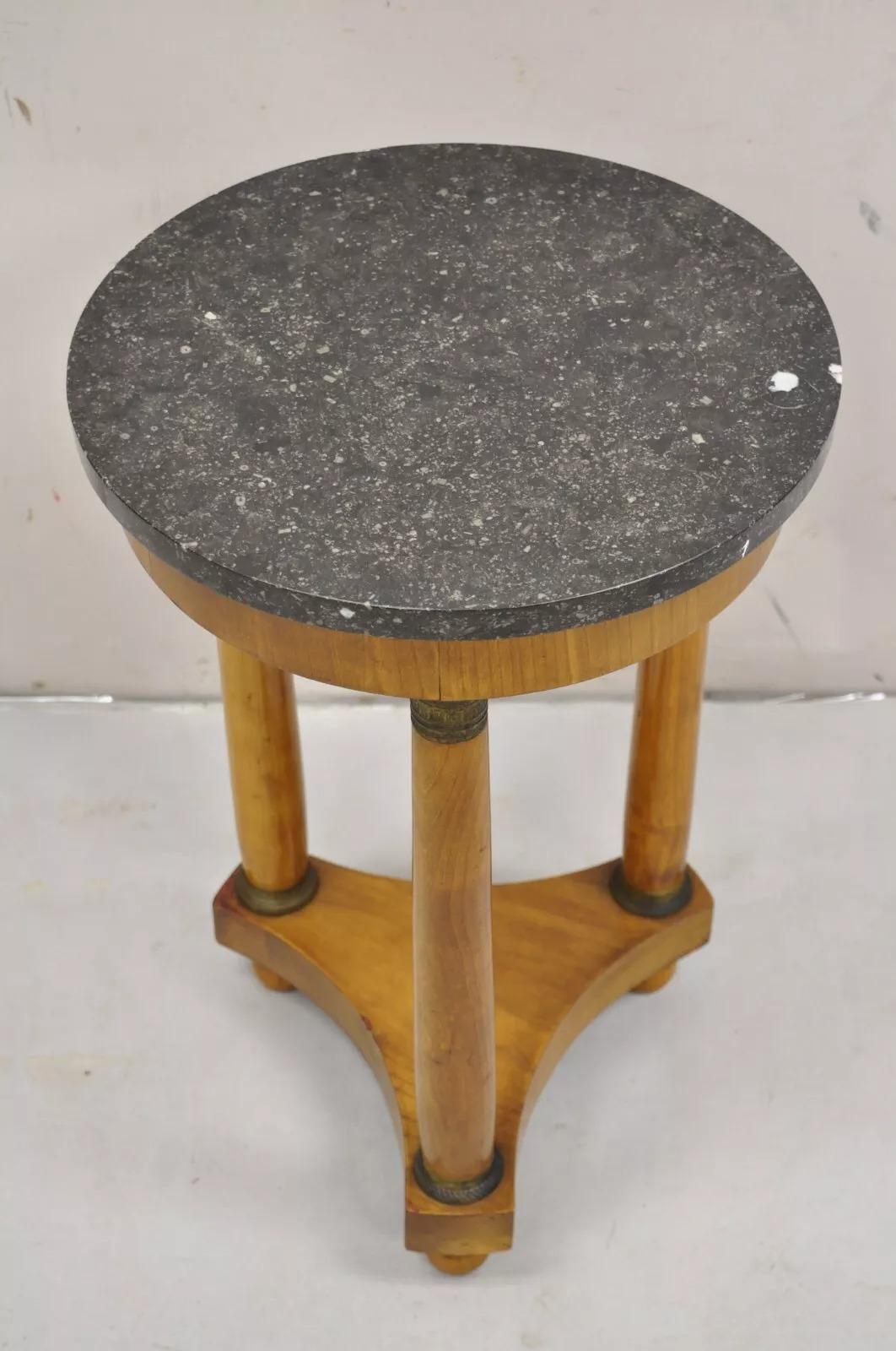 Antiker italienischer Biedermeier-Beistelltisch mit Marmorplatte, Französisches Empire, Französisches Empire (Unbekannt) im Angebot