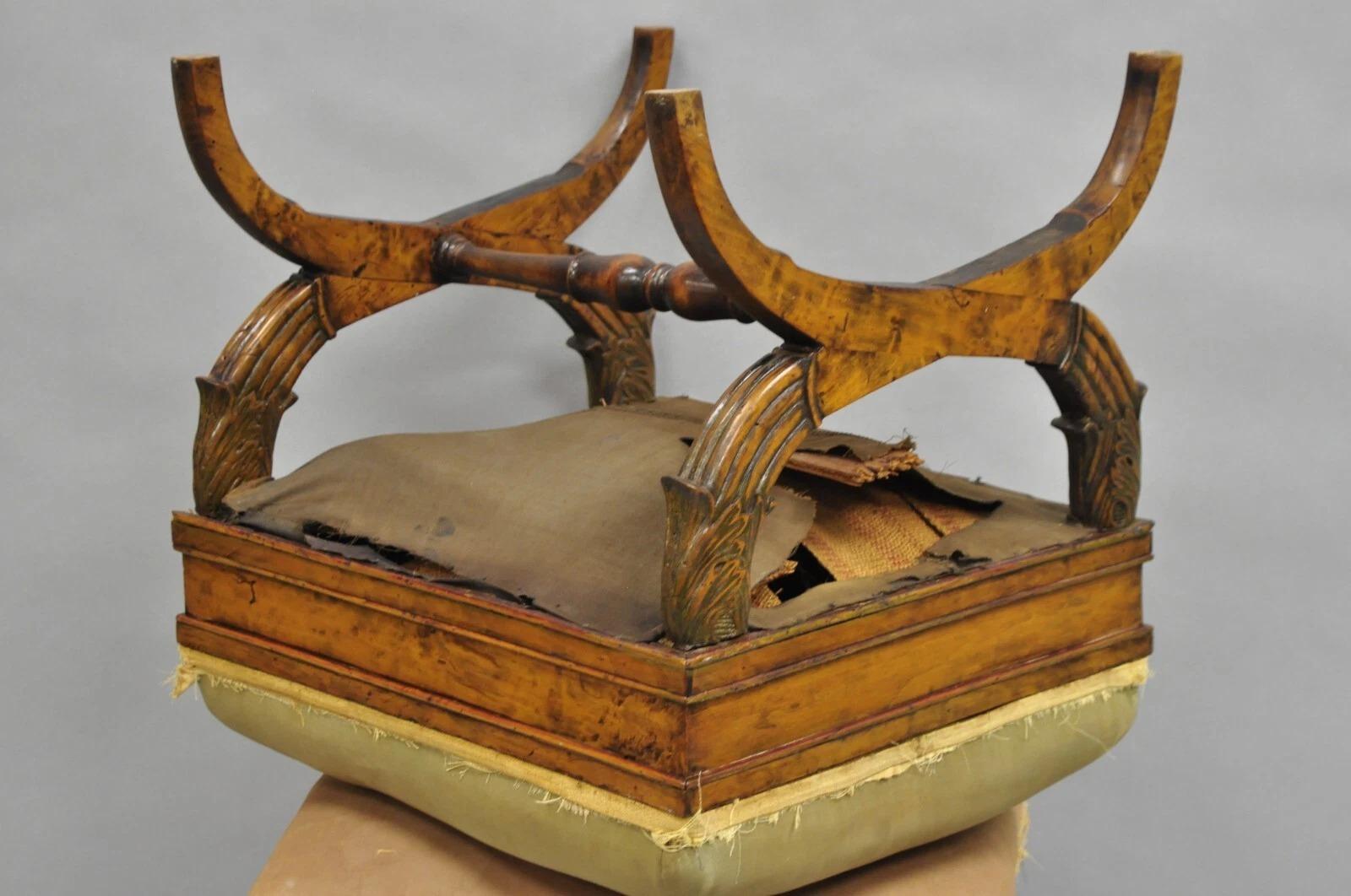 Antico sgabello italiano Biedermeier Regency in noce intagliato a X con panca - una coppia in vendita 4
