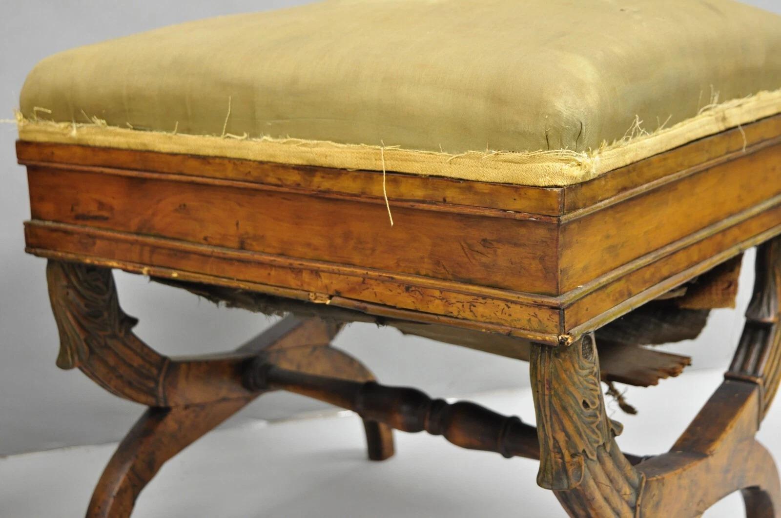 Antico sgabello italiano Biedermeier Regency in noce intagliato a X con panca - una coppia in vendita 5