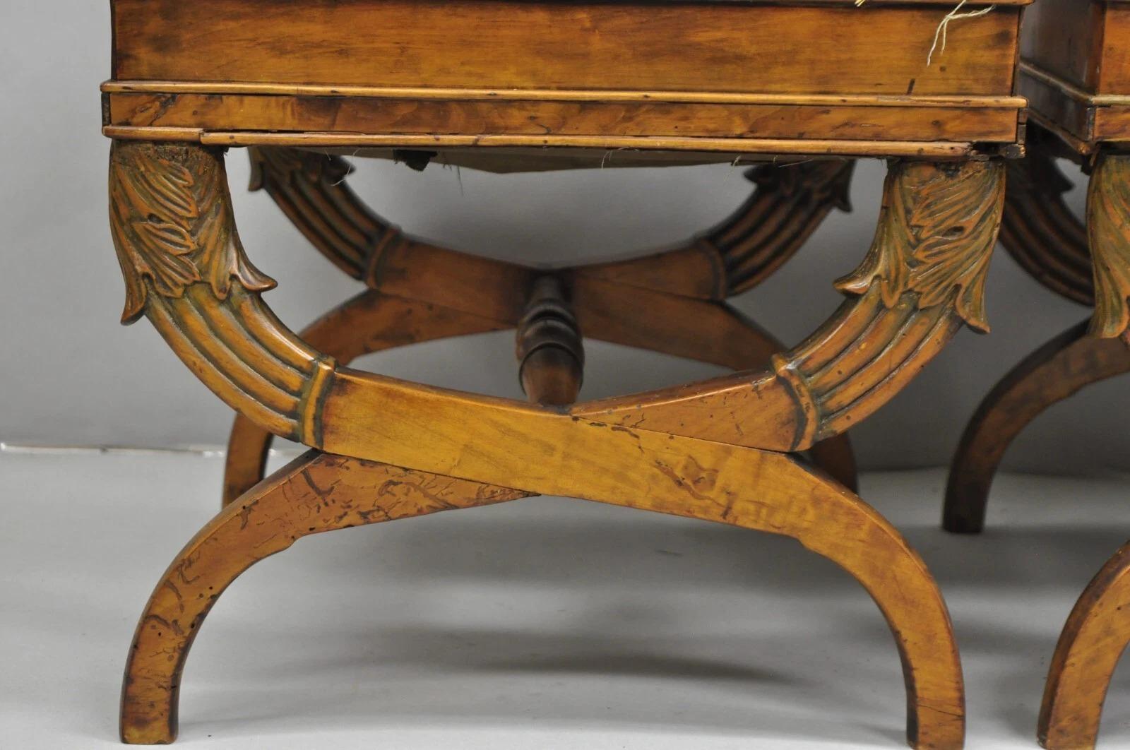 Sconosciuto Antico sgabello italiano Biedermeier Regency in noce intagliato a X con panca - una coppia in vendita