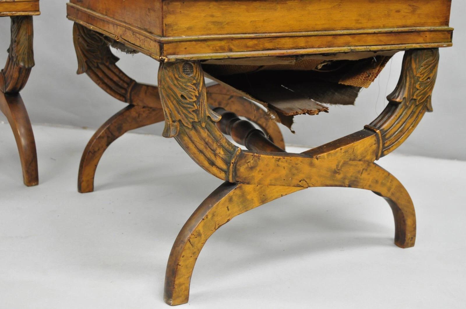 Antico sgabello italiano Biedermeier Regency in noce intagliato a X con panca - una coppia in vendita 1