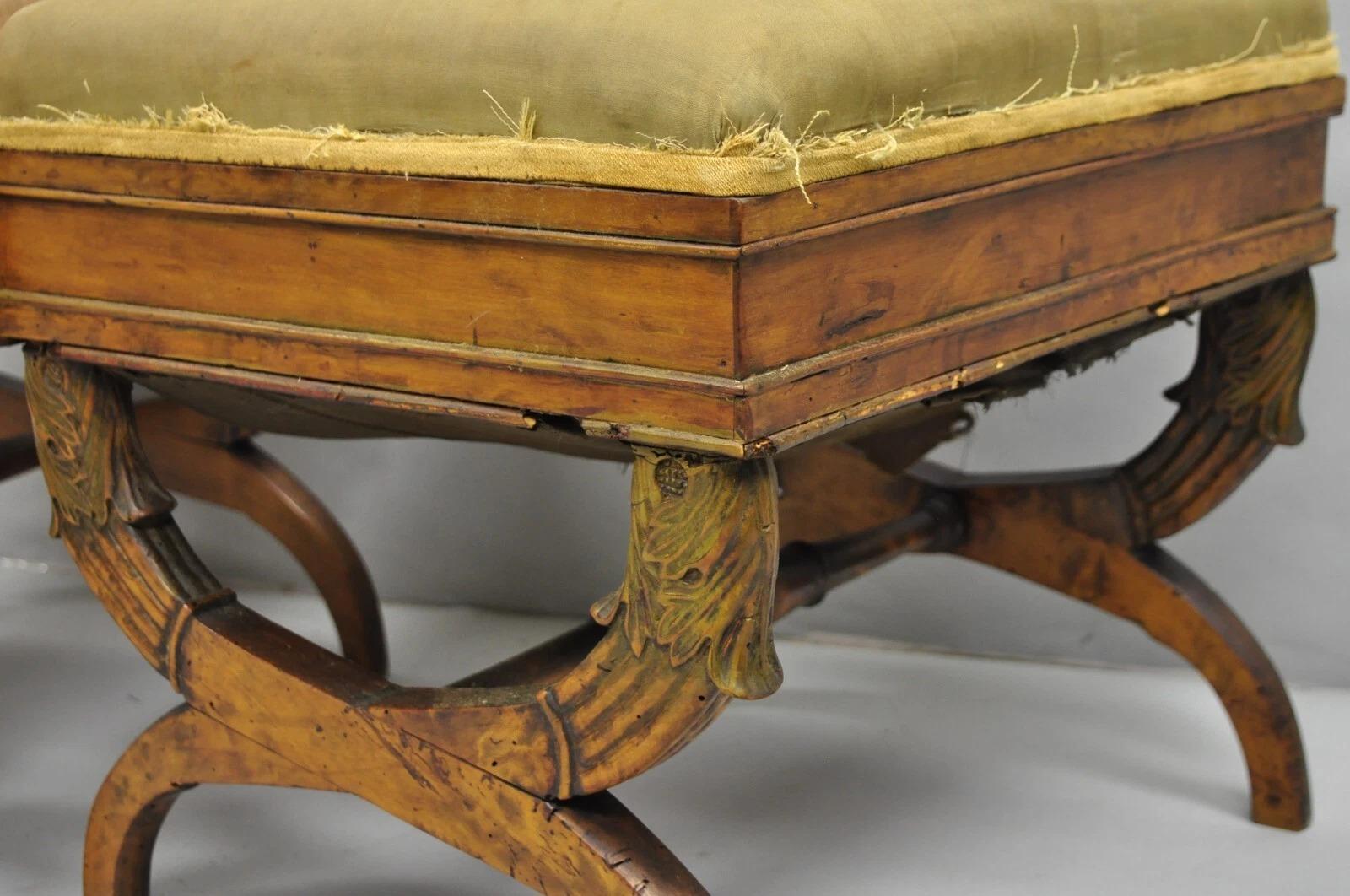 Antico sgabello italiano Biedermeier Regency in noce intagliato a X con panca - una coppia in vendita 3