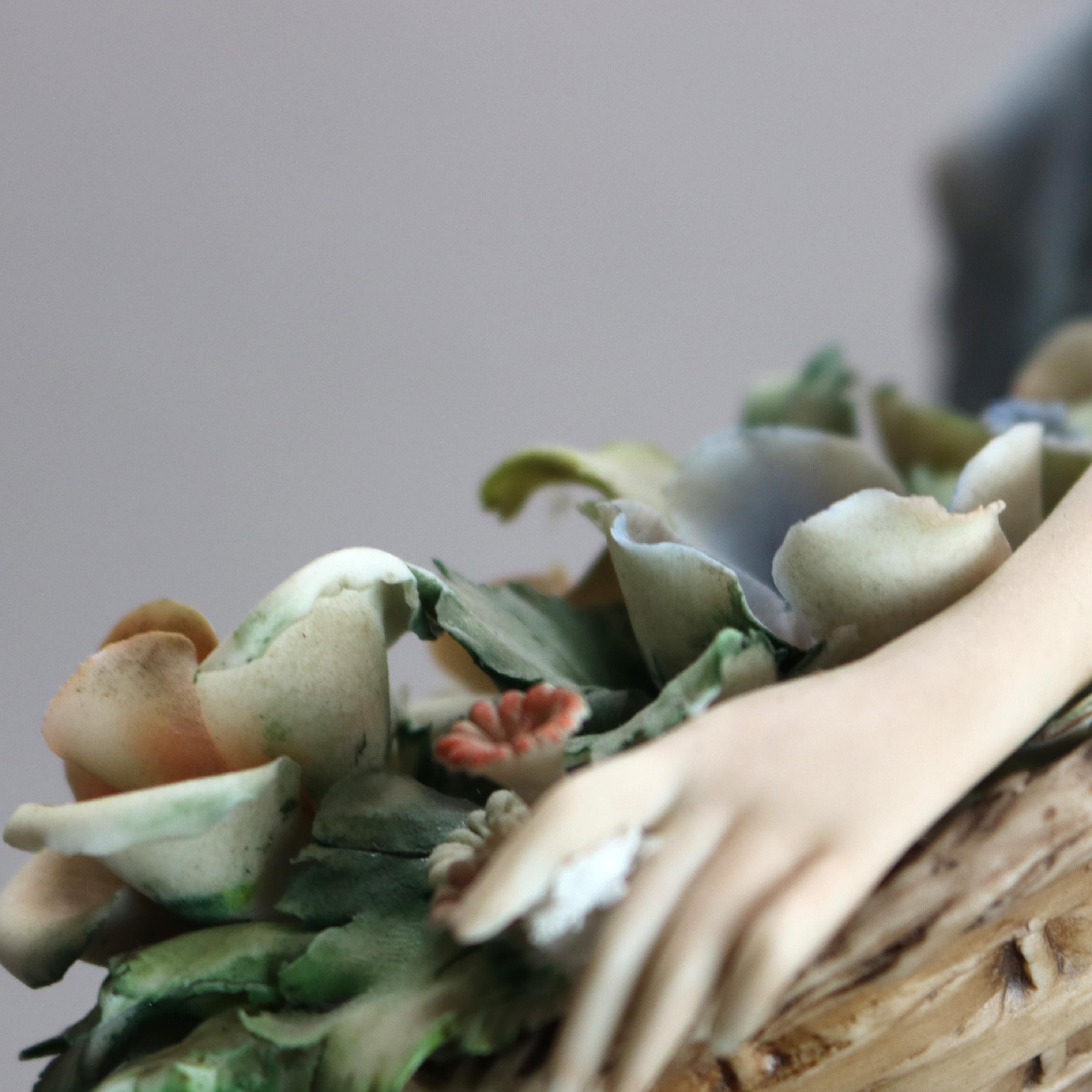 Antica porcellana italiana di bisquit dipinta a mano di Capodimonte 