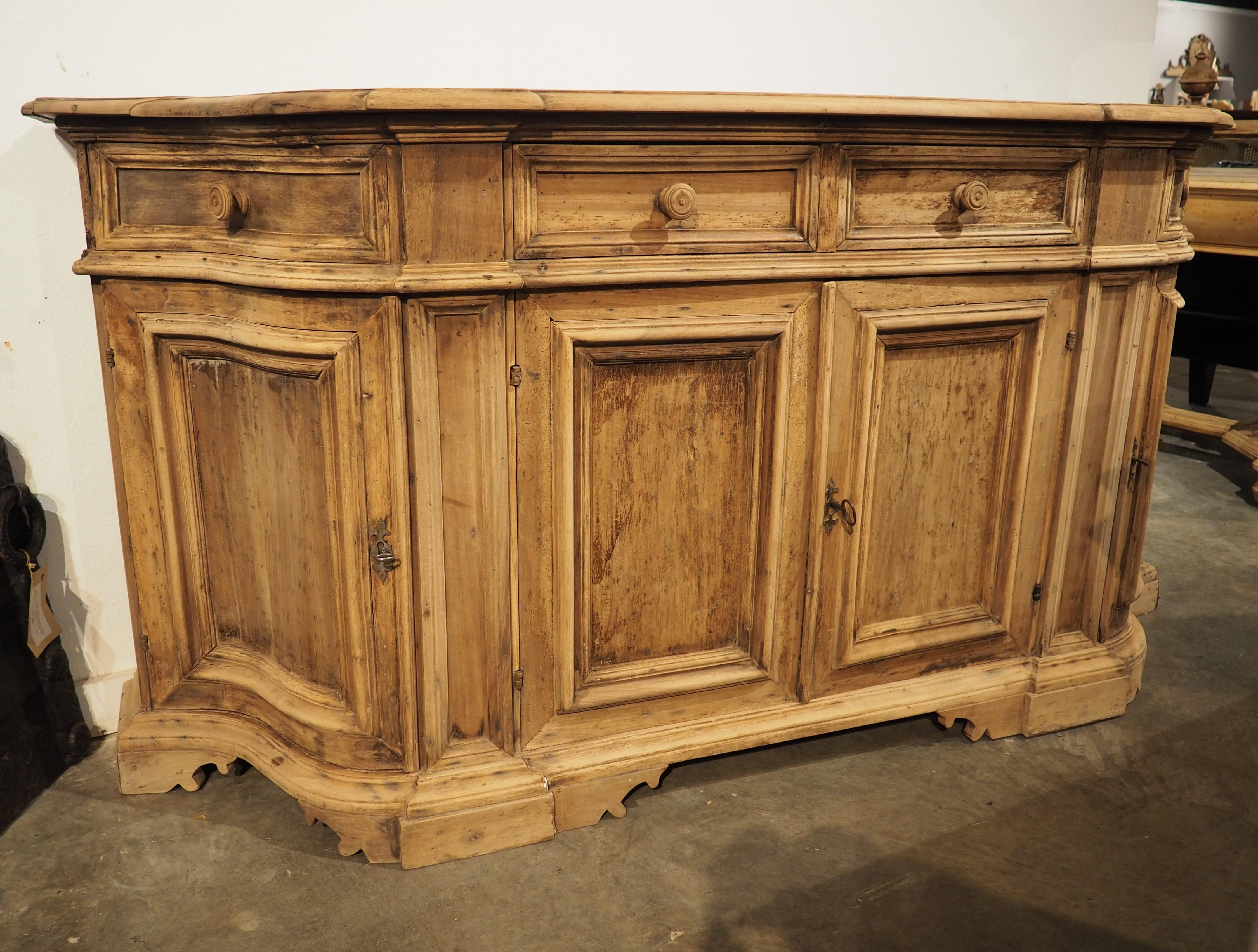 Ancienne crédence italienne en noyer blanchi, 19e siècle en vente 14