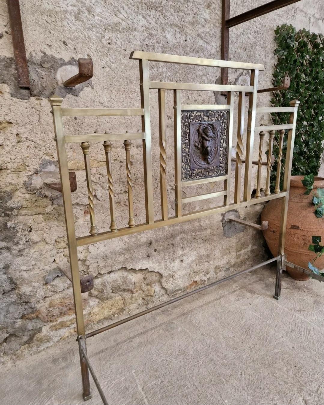 Lit italien ancien en laiton de la période Art nouveau en vente 9