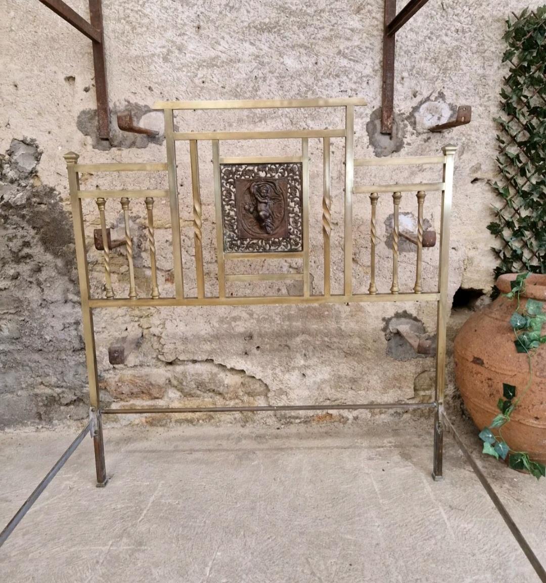 Laiton Lit italien ancien en laiton de la période Art nouveau en vente