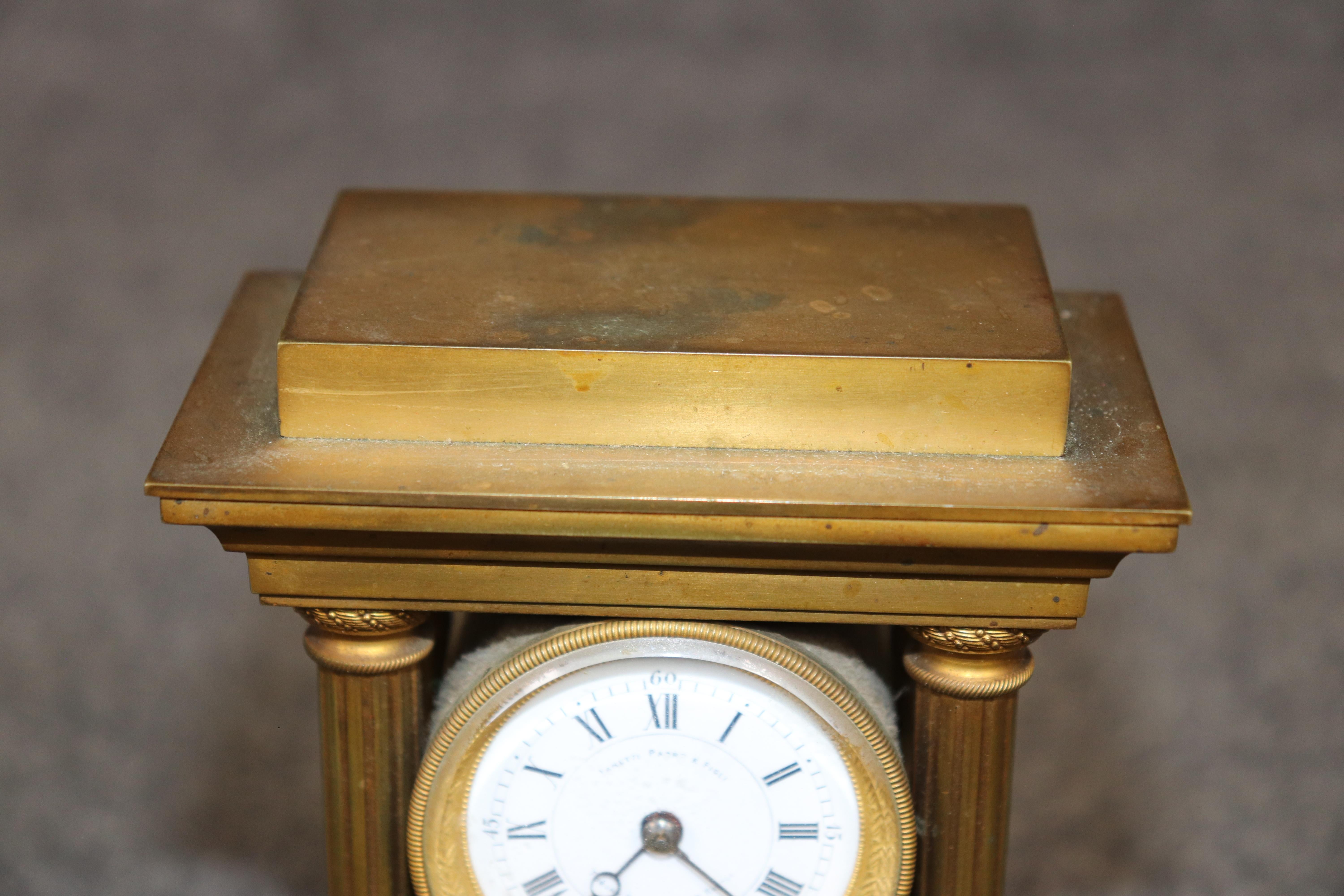 Antiguo Reloj de Escritorio Italiano de Bronce Ormolu de Estilo Neoclásico en venta 6