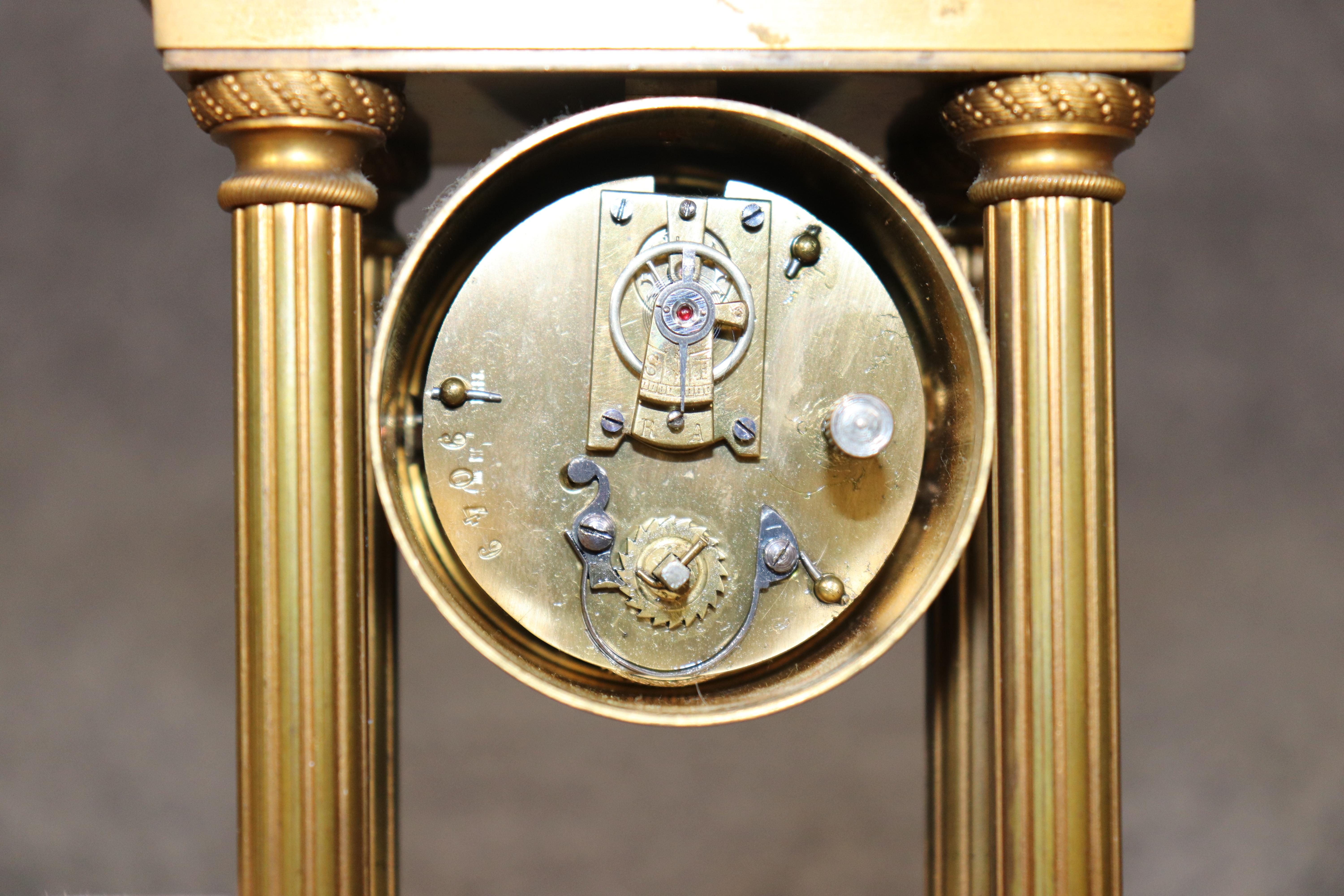 Antiguo Reloj de Escritorio Italiano de Bronce Ormolu de Estilo Neoclásico en venta 2