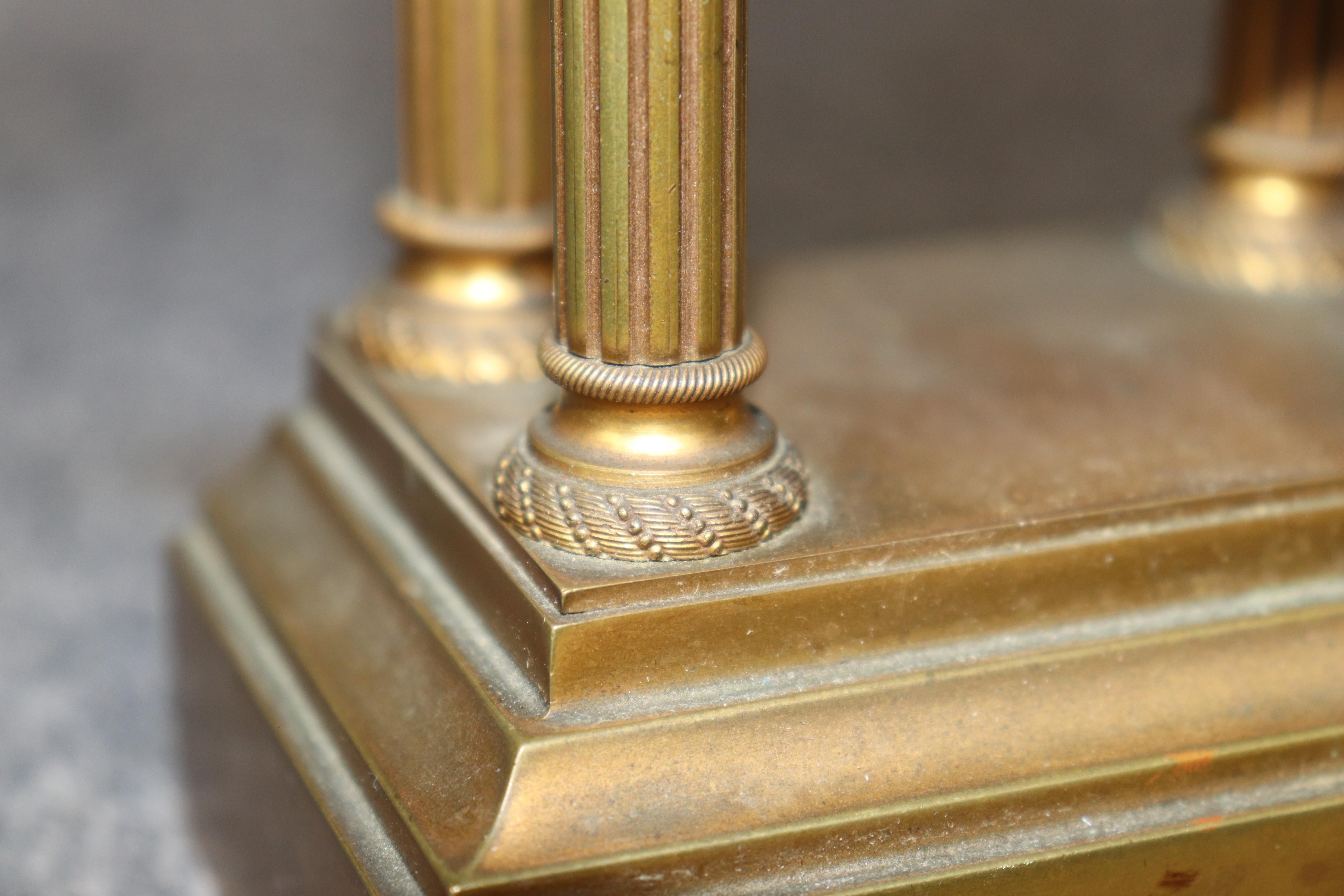 Antiguo Reloj de Escritorio Italiano de Bronce Ormolu de Estilo Neoclásico en venta 4