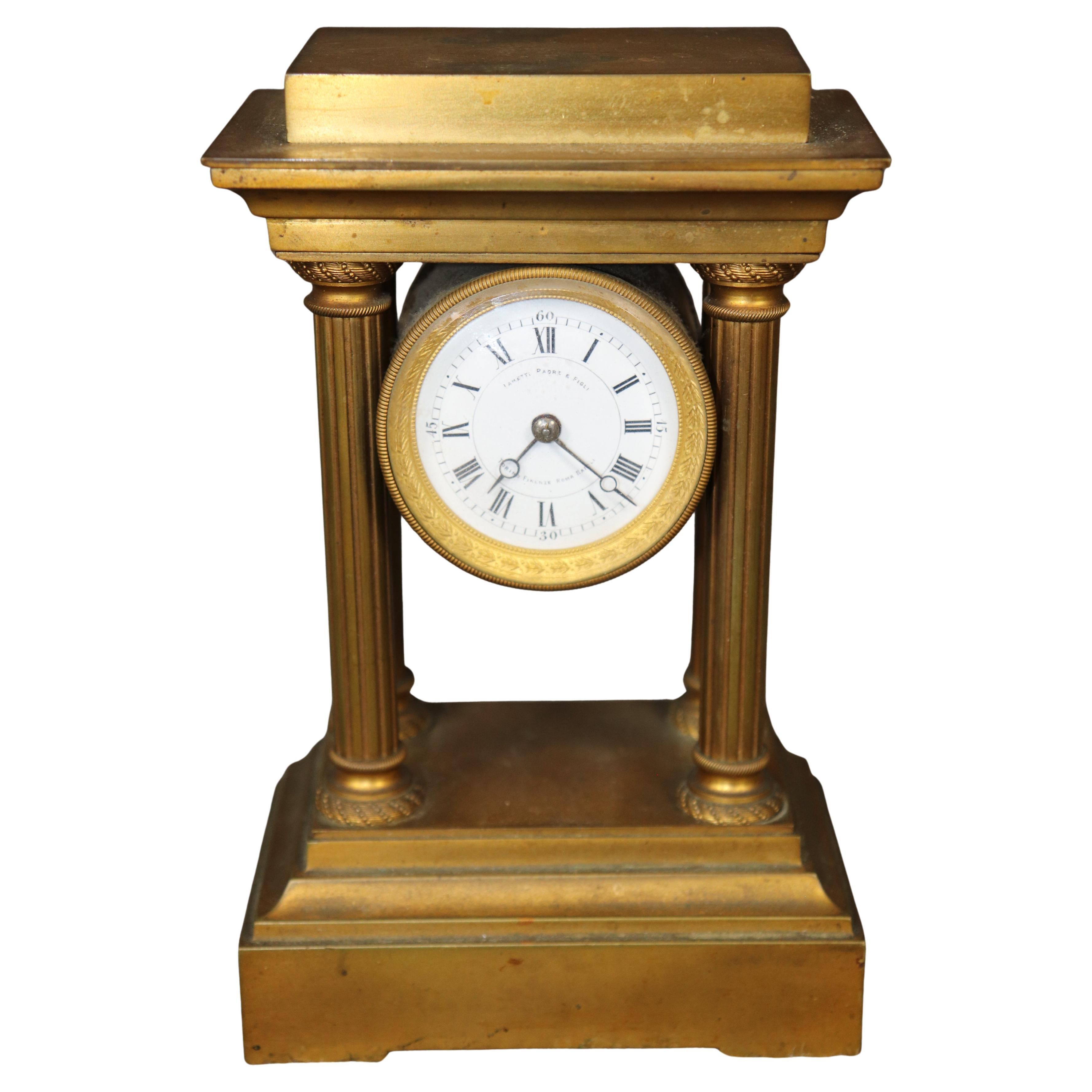 Antiguo Reloj de Escritorio Italiano de Bronce Ormolu de Estilo Neoclásico en venta