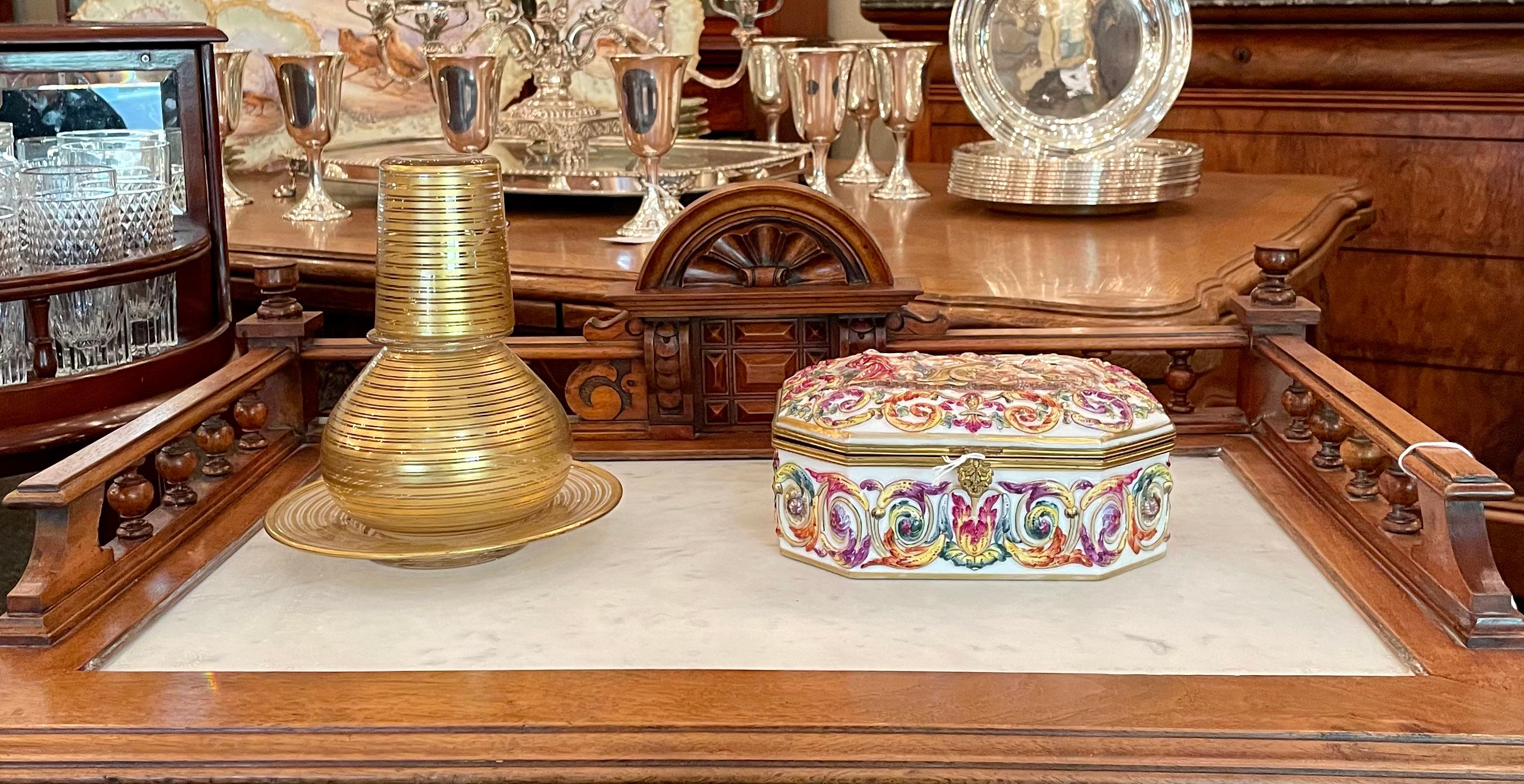 Boîte à bijoux italienne ancienne en porcelaine Capo di Monte peinte à la main, vers 1900 en vente 5