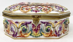 Boîte à bijoux italienne ancienne en porcelaine Capo di Monte peinte à la main, vers 1900