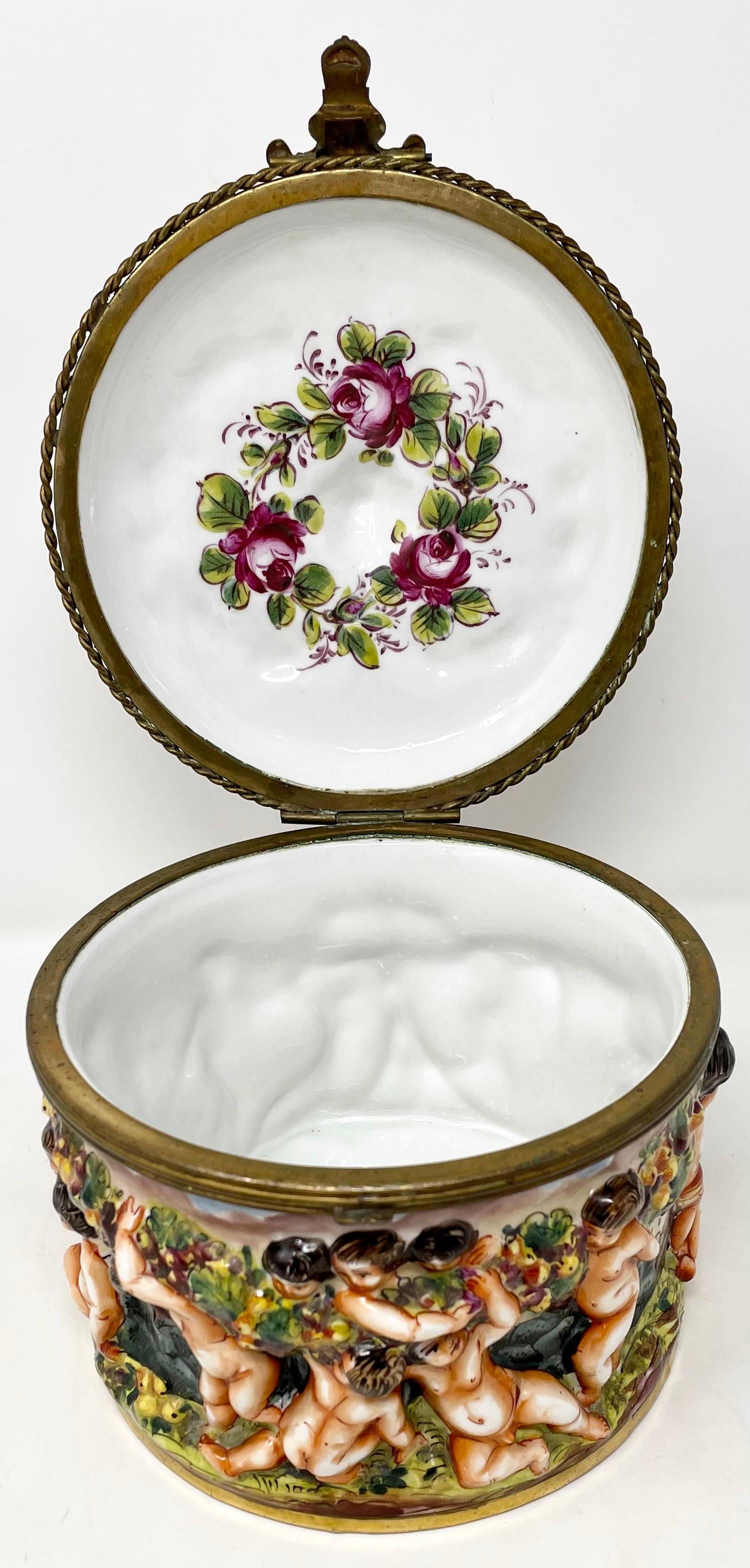 Antique Italian Capo di Monte Porcelain Jewel Box with Brass Mounts, Circa 1880 For Sale 3