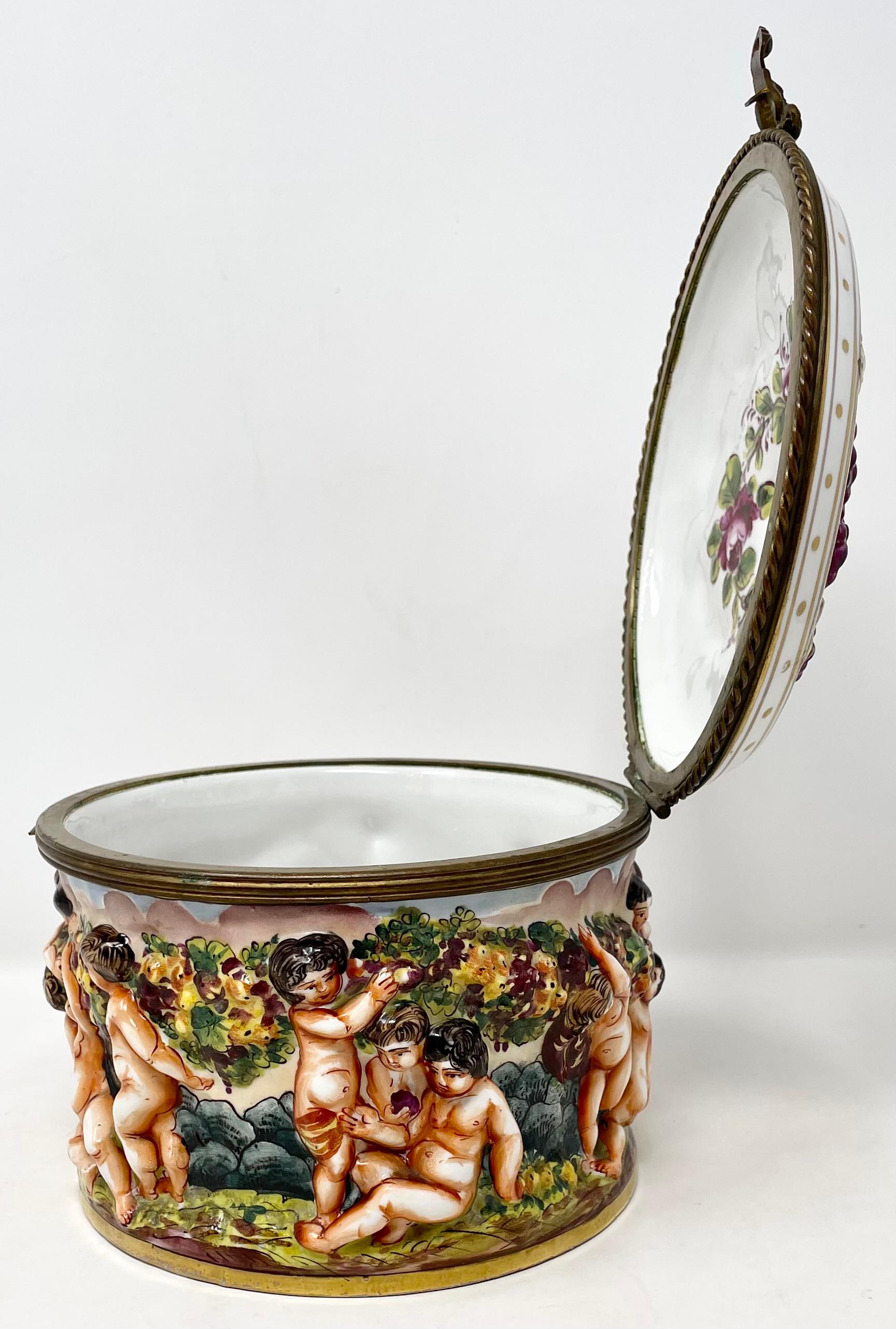 Antique Italian Capo di Monte Porcelain Jewel Box with Brass Mounts, Circa 1880 For Sale 5
