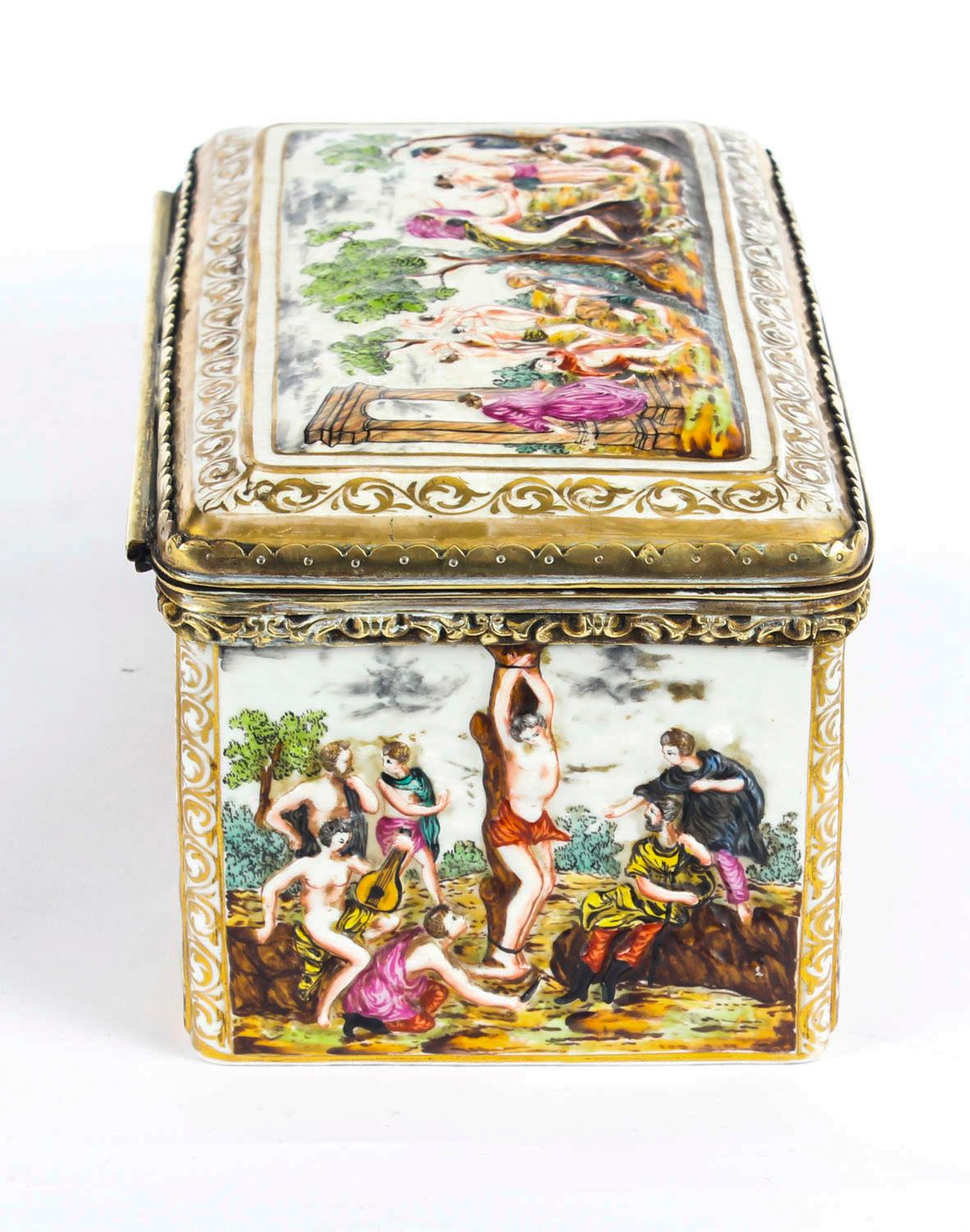 Antique Italian Capodimonte Large Porcelain Table Casket, 19th Century 5