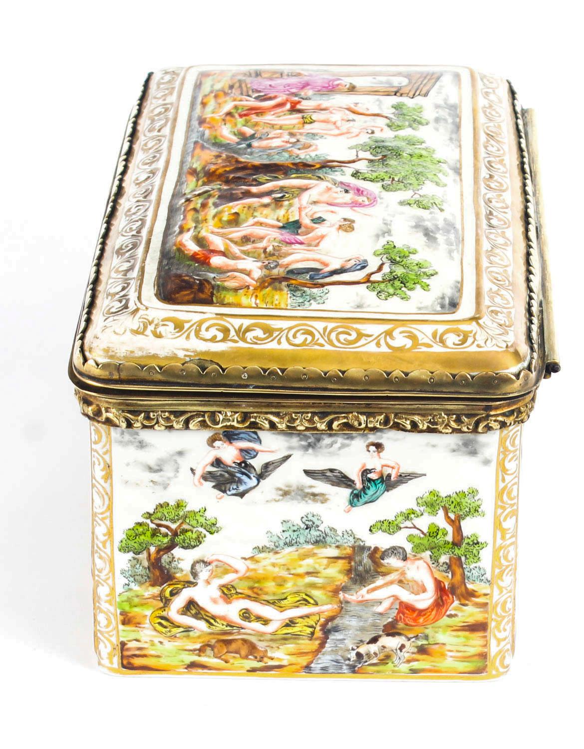 Antique Italian Capodimonte Large Porcelain Table Casket, 19th Century 8