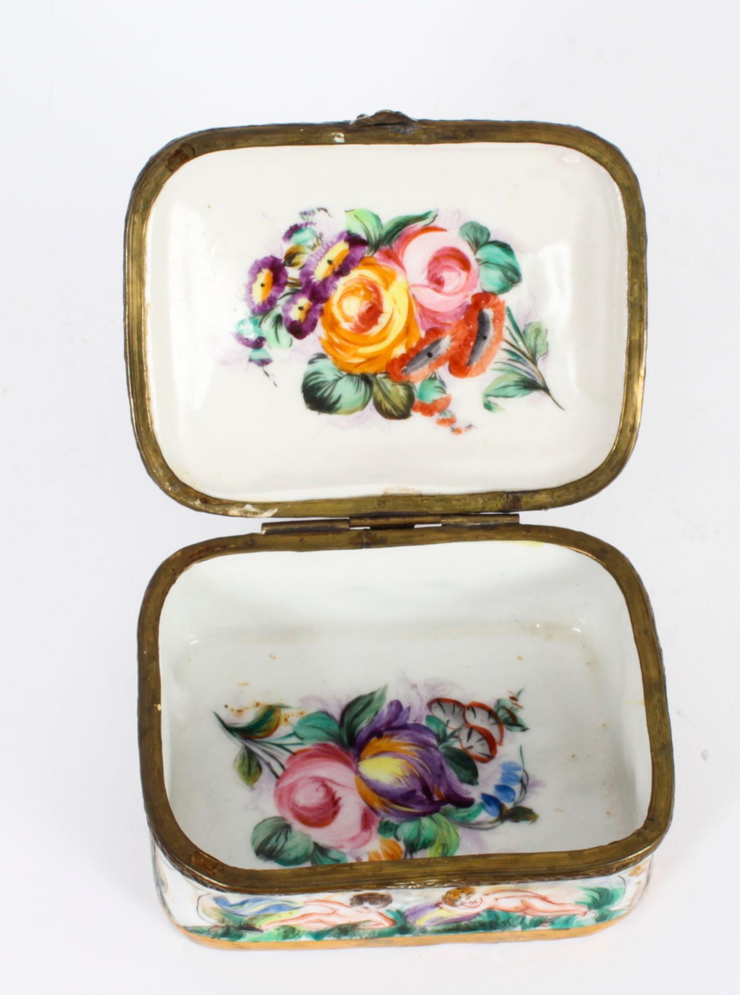 Antique Italian Capodimonte Porcelain Table 19th Century For Sale 11