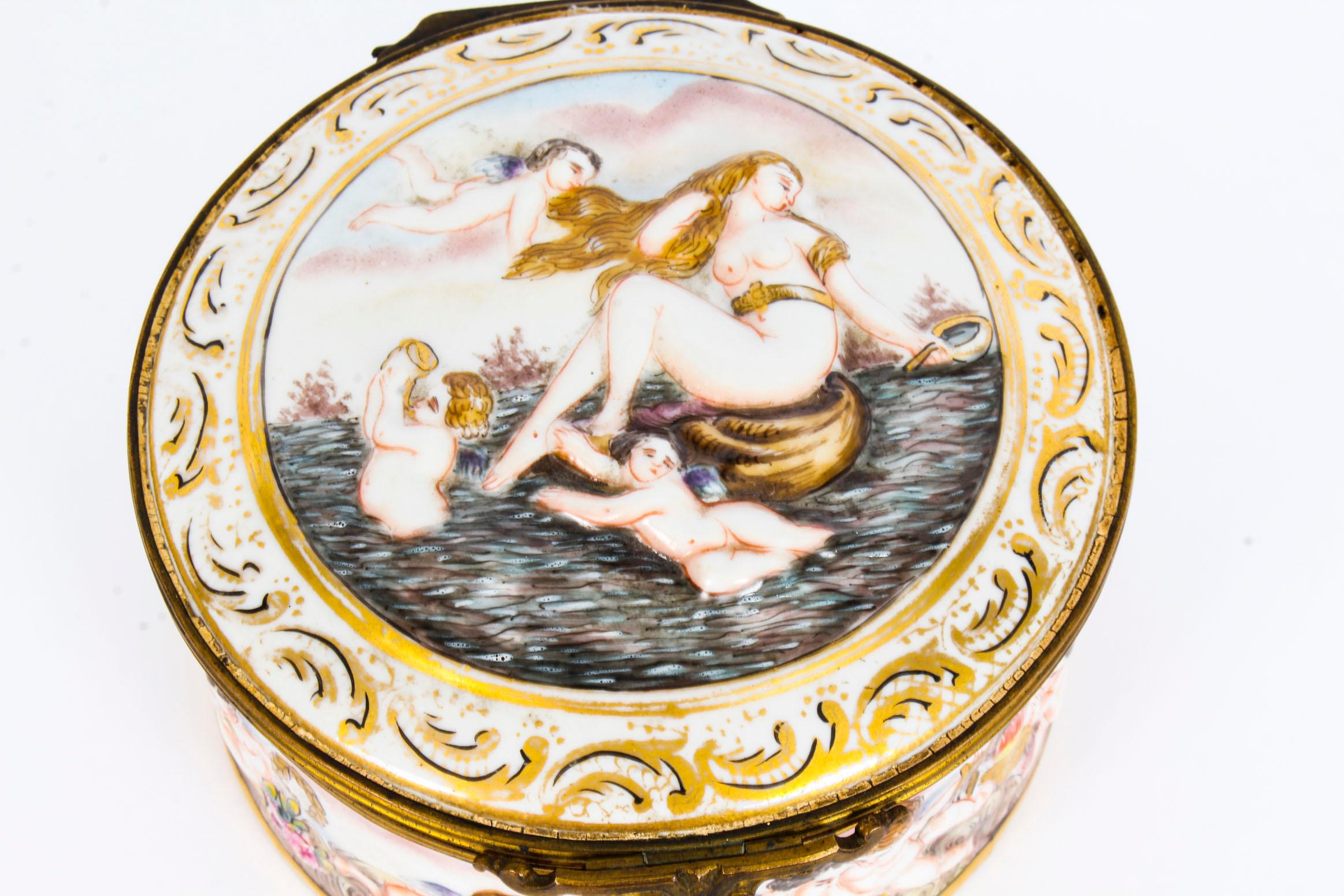 Antique Italian Capodimonte Porcelain Table Casket, 19th Century 5