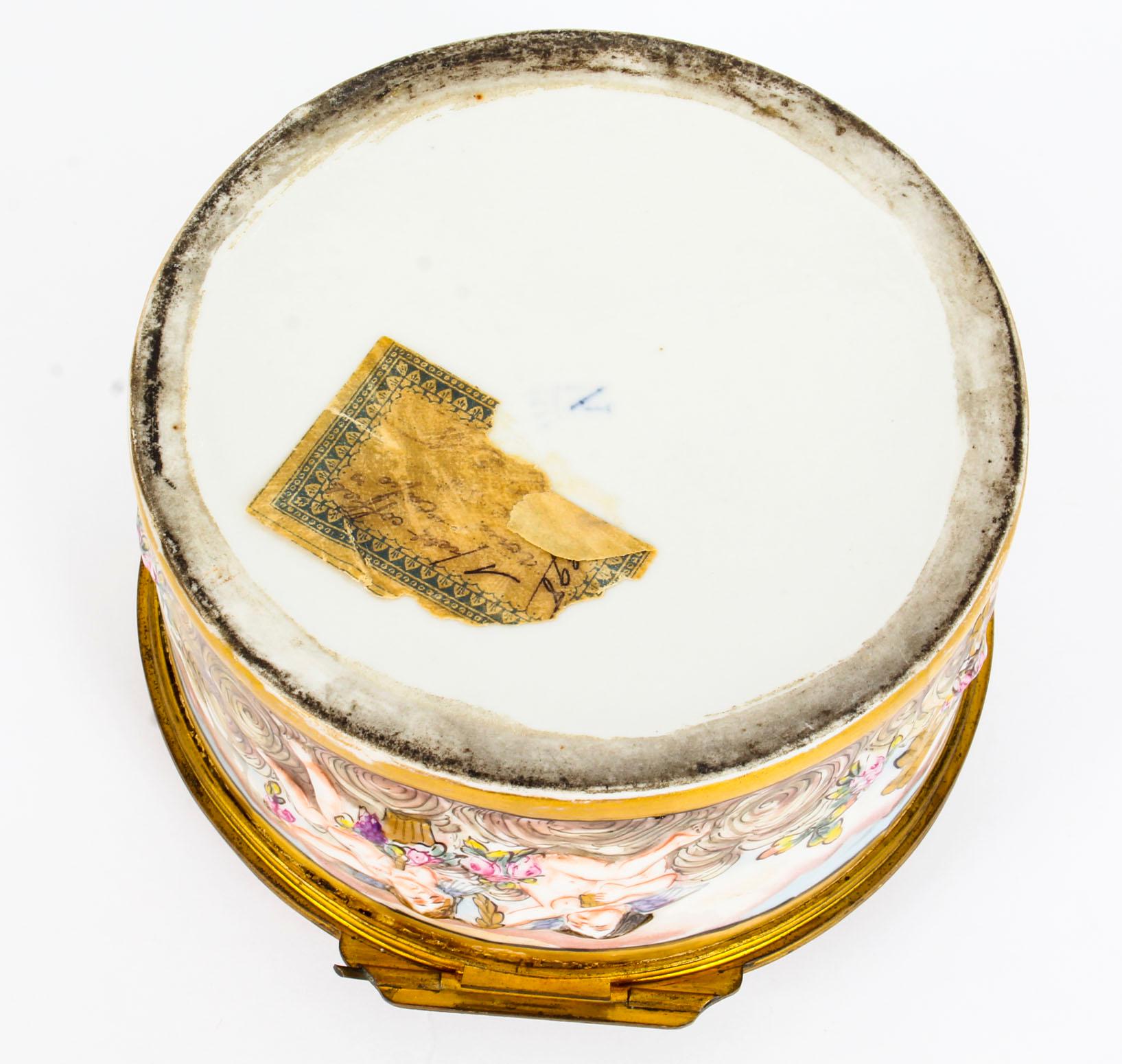 Antique Italian Capodimonte Porcelain Table Casket, 19th Century 6