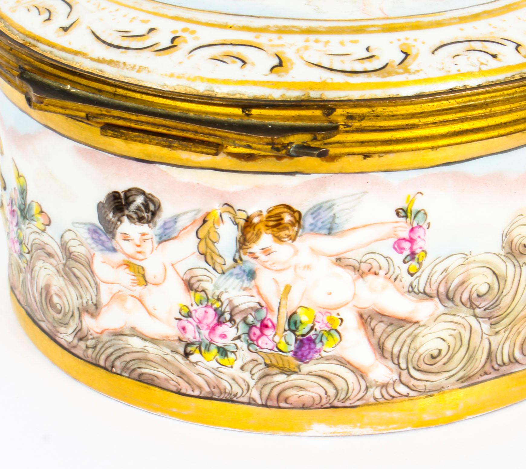 Antique Italian Capodimonte Porcelain Table Casket, 19th Century In Good Condition In London, GB