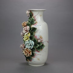 Antico vaso da terra in ceramica di Capodimonte con fiori applicati, 1900 ca.