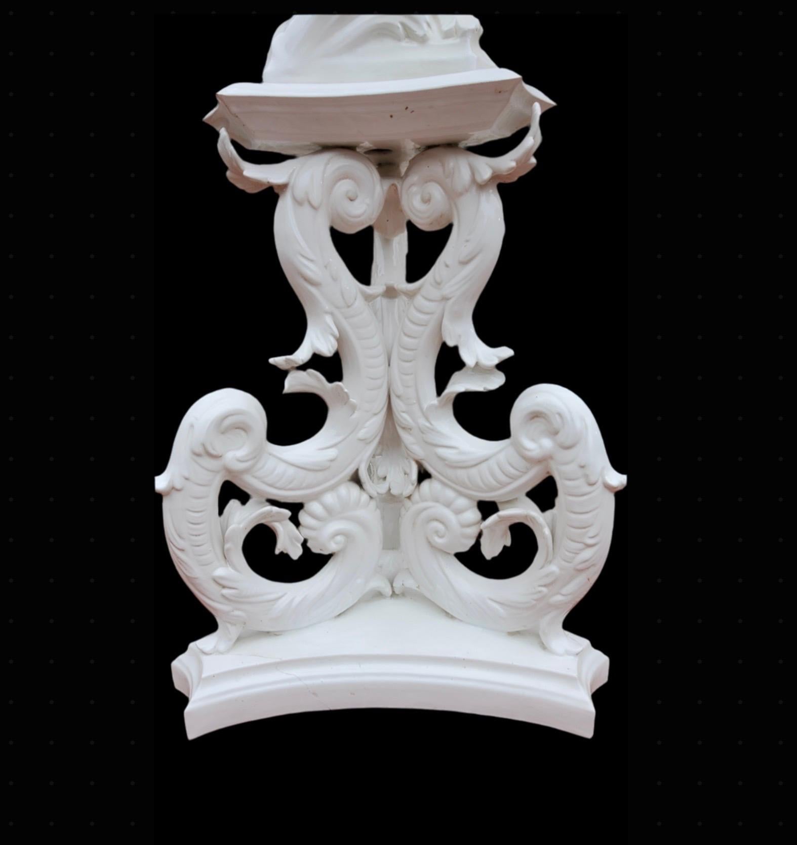 Antica scultura/supporto per piante figurative in stile Cherubino Putti di Capodimonte in vendita 3