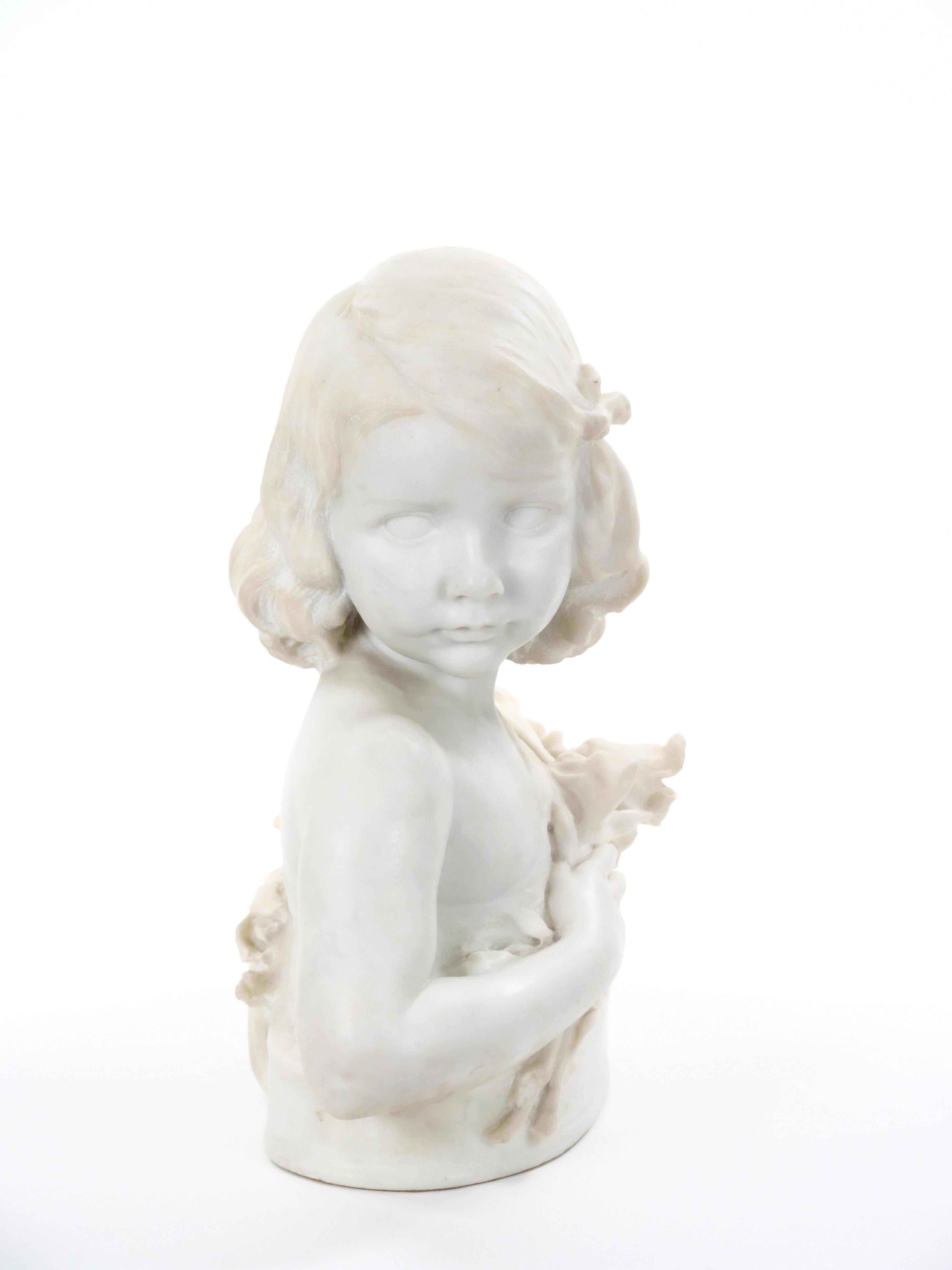 italien Ancien portrait en marbre de Carrare d'une jeune fille par Pietro Canonica en vente